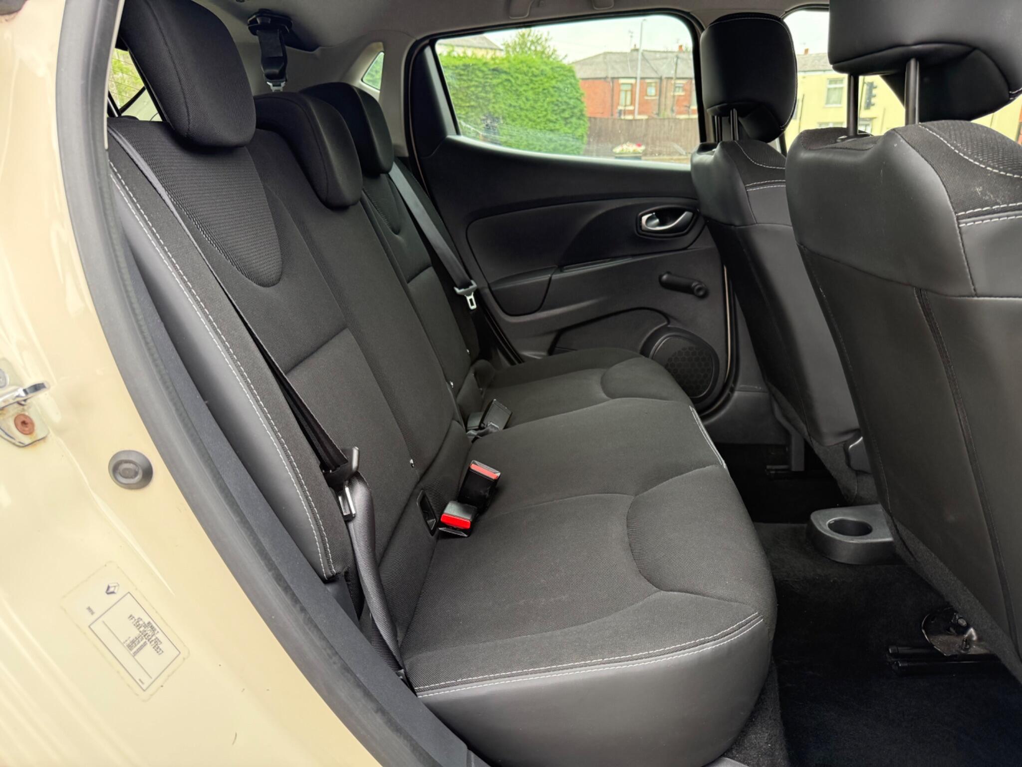 Renault Clio - Image 14