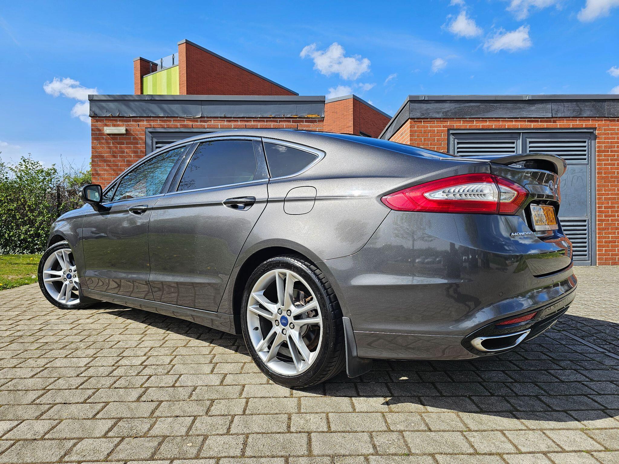 Ford Mondeo - Image 31