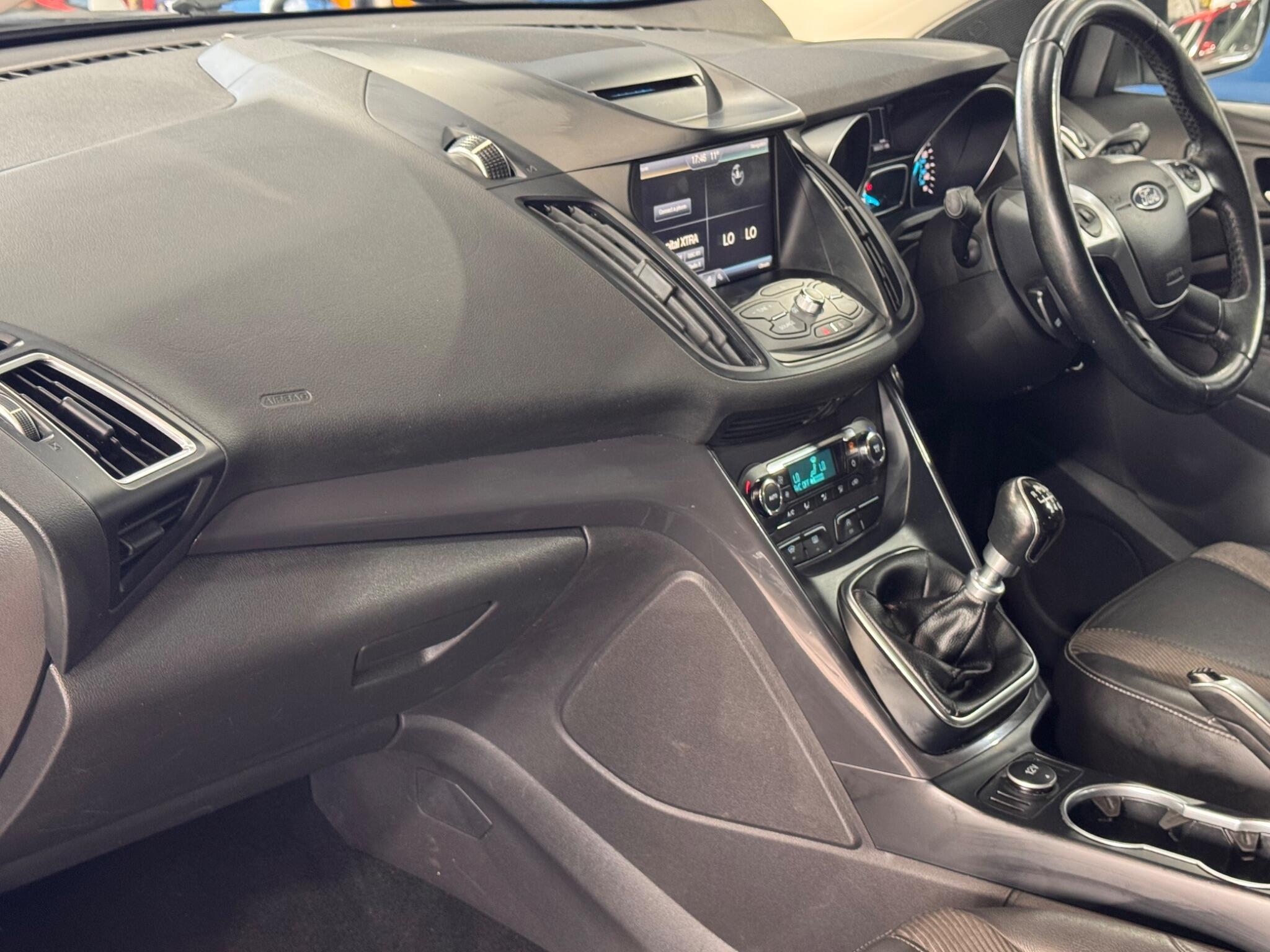 Ford Kuga - Image 30