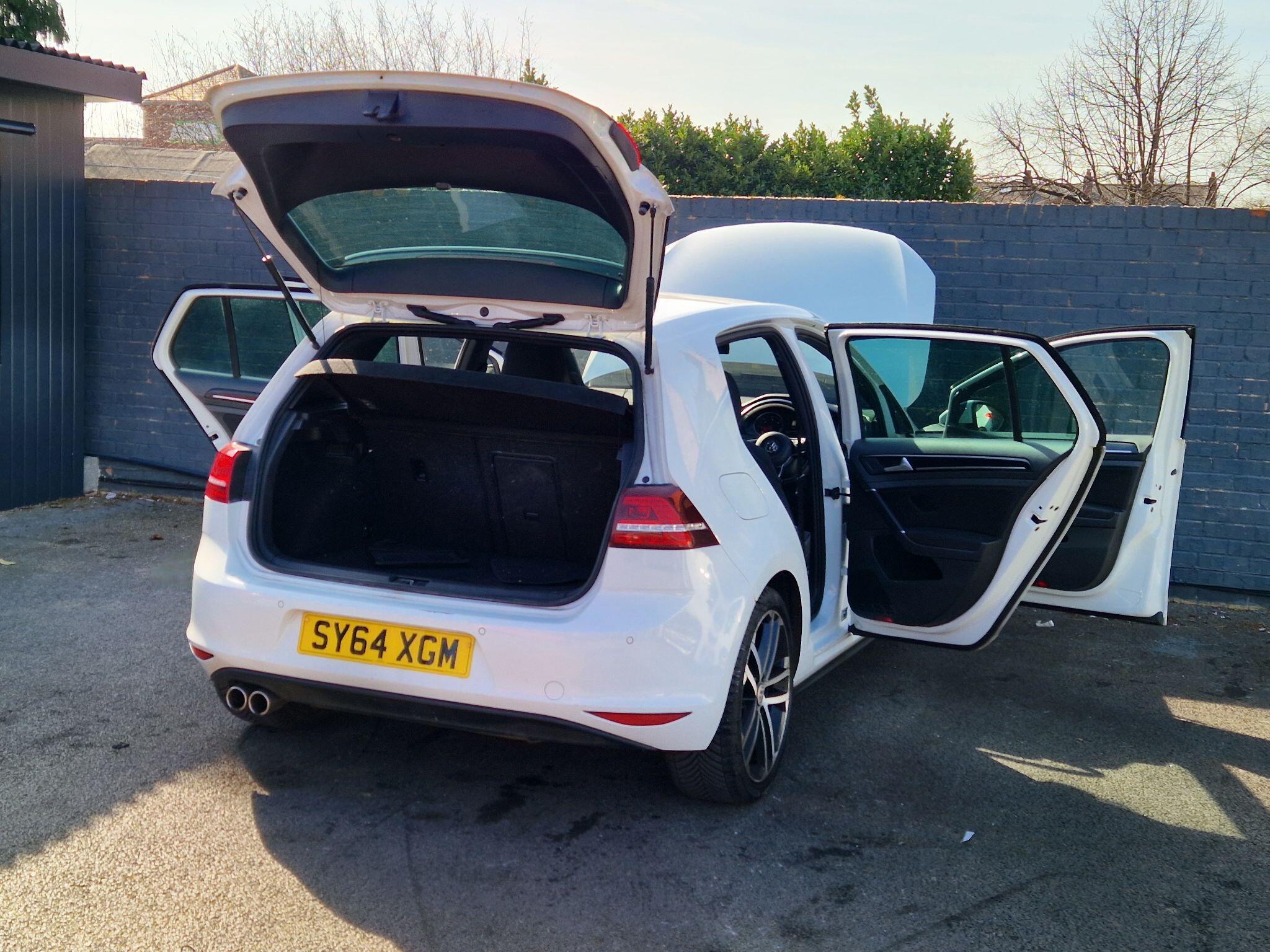 Volkswagen Golf - Image 12