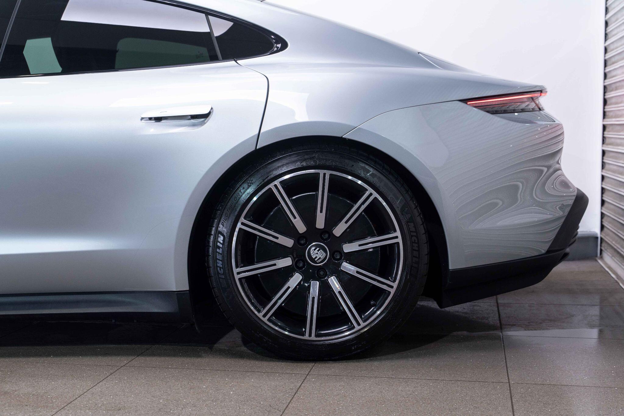 Porsche Taycan - Image 28