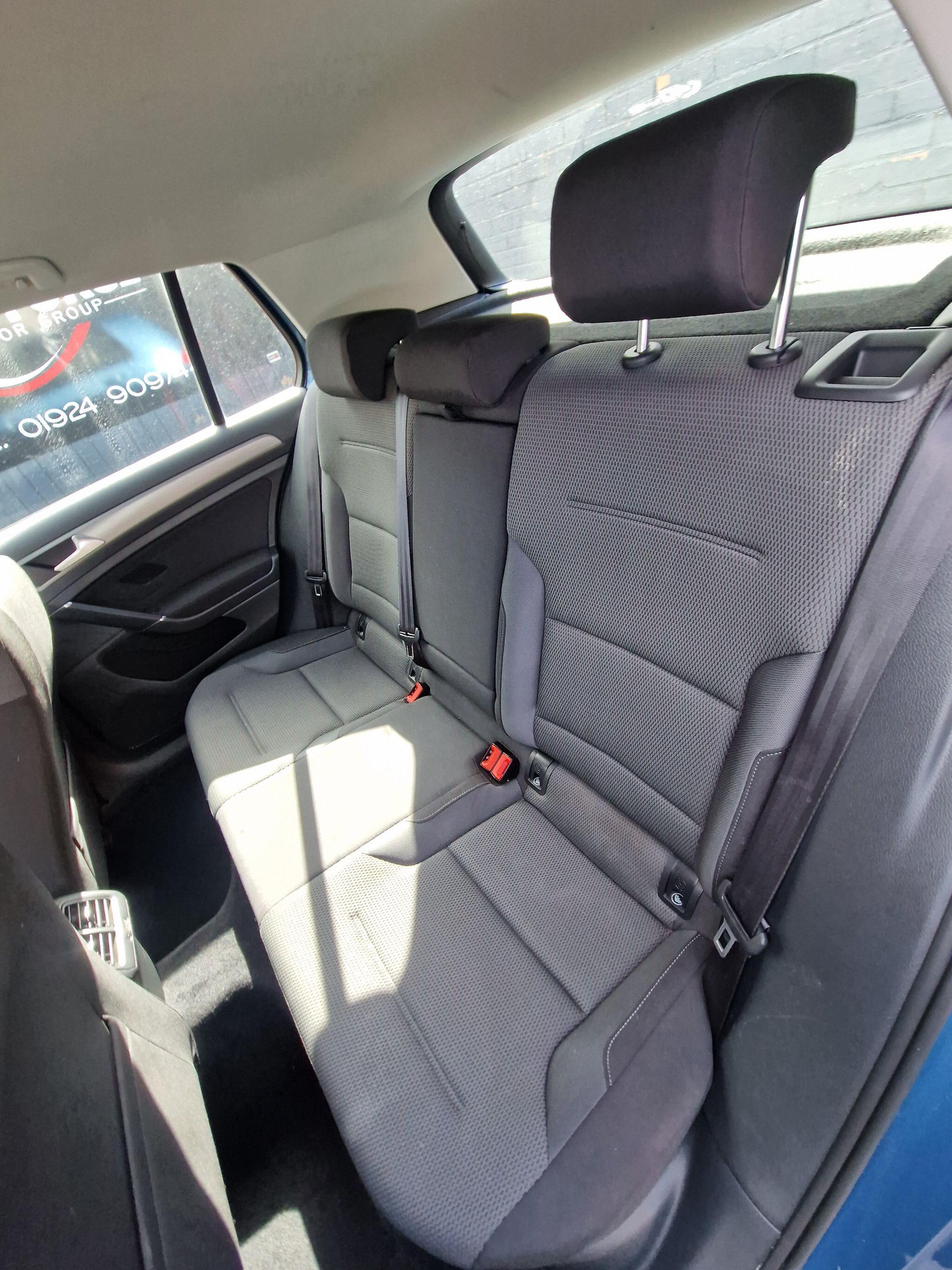 Volkswagen Golf - Image 38