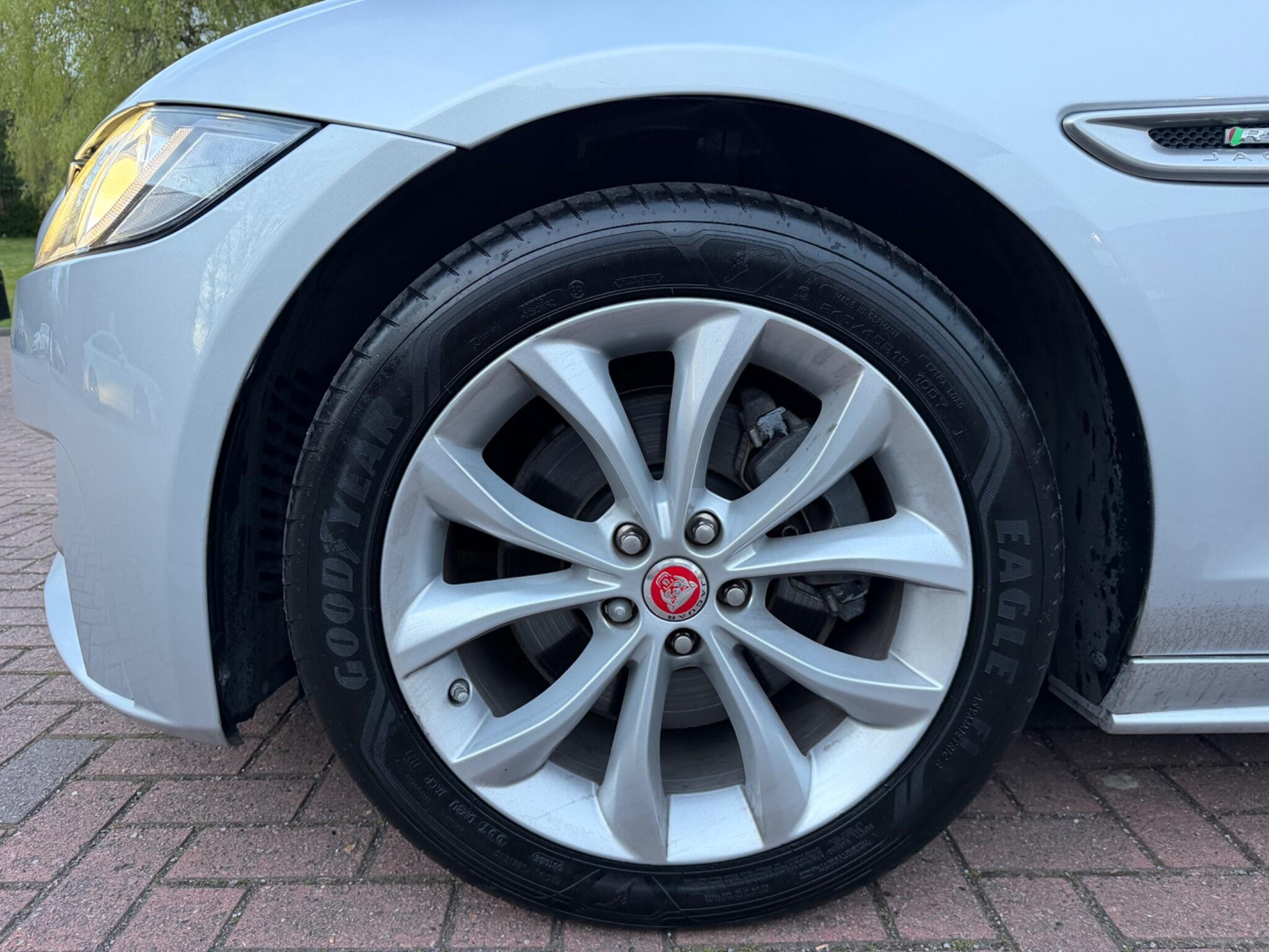 Jaguar XF - Image 31