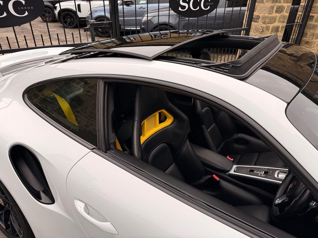 Porsche 911 - Image 27