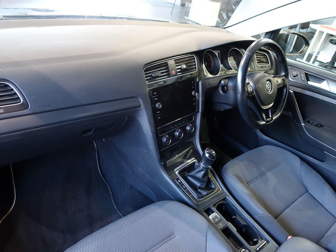 Volkswagen Golf - Image 11