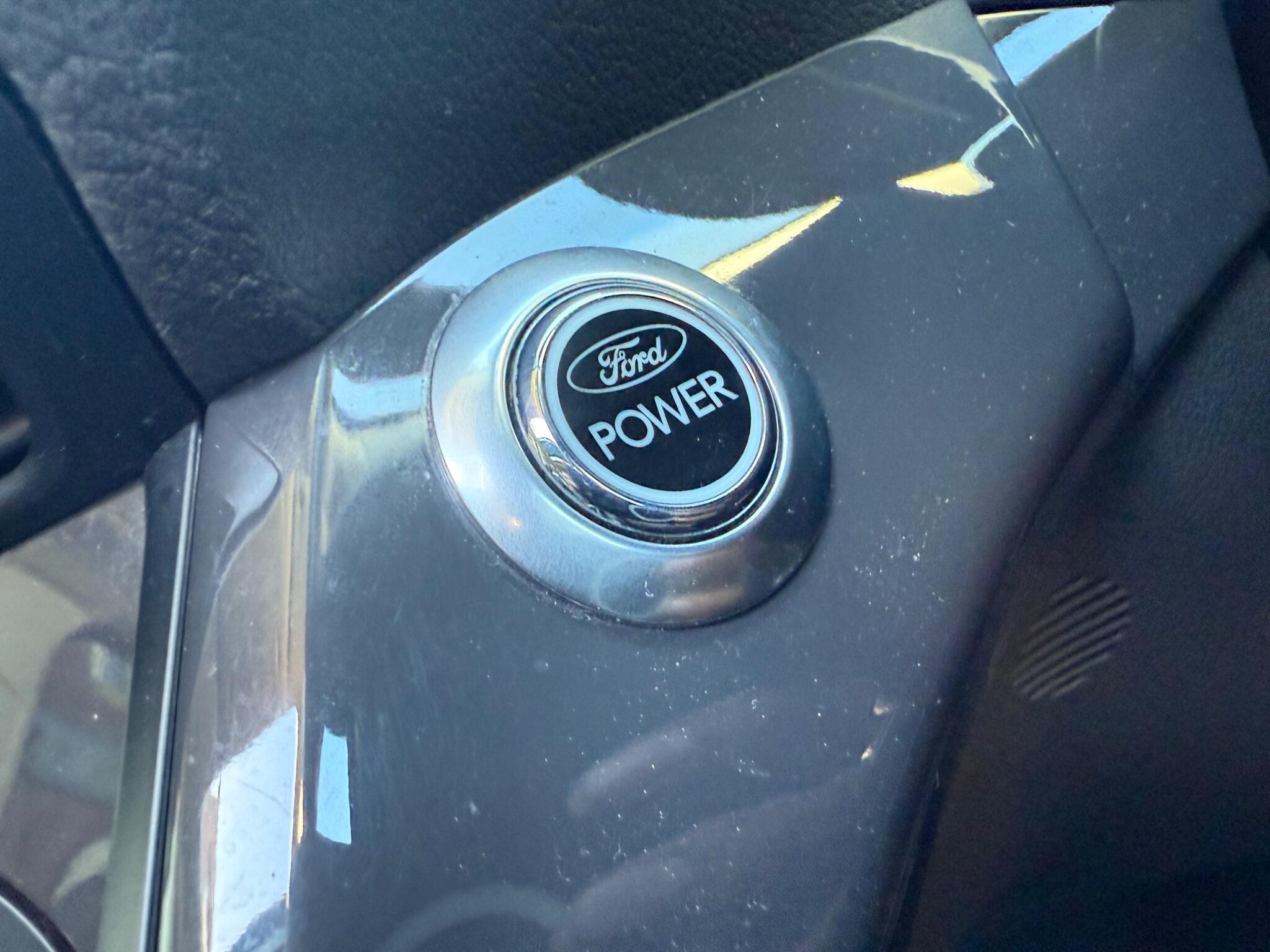 Ford Kuga - Image 23