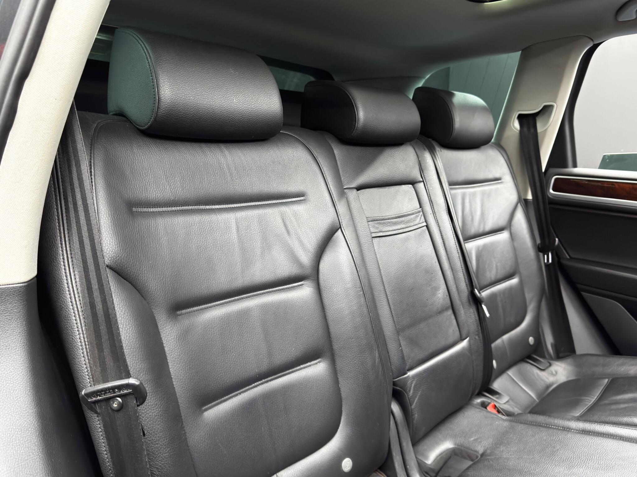 Volkswagen Touareg - Image 15