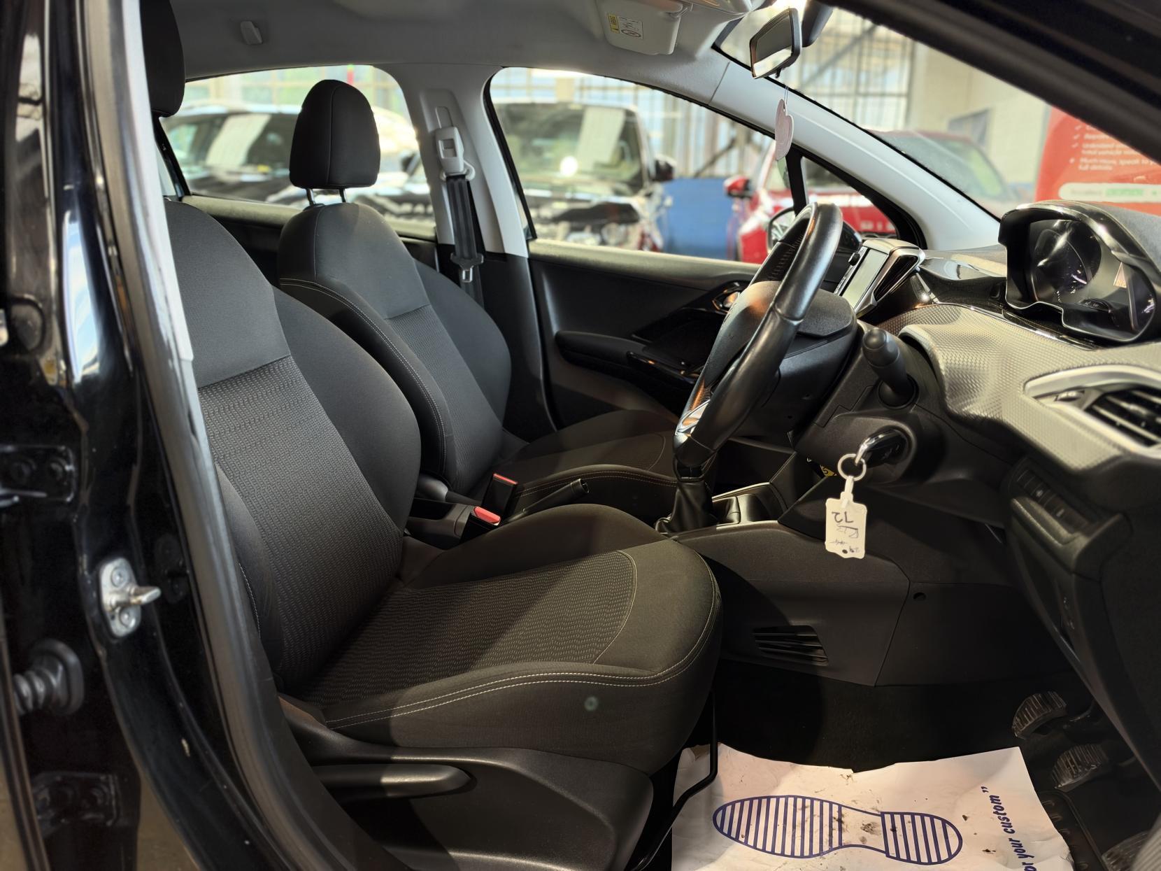 Peugeot 208 - Image 16