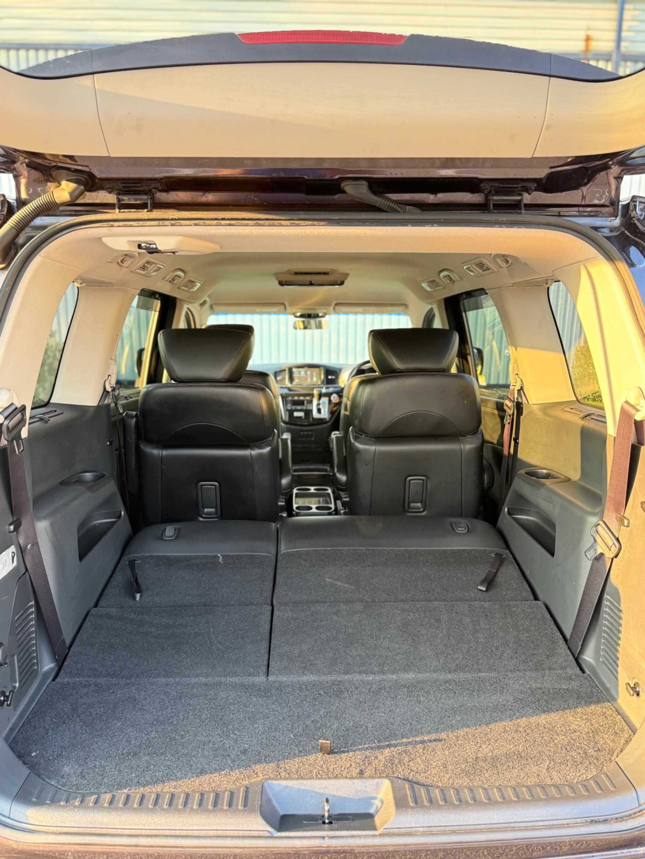 Nissan Elgrand - Image 36