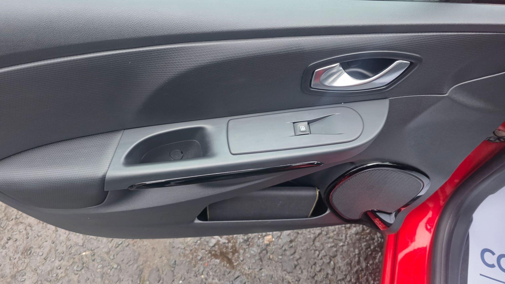 Renault Clio - Image 34