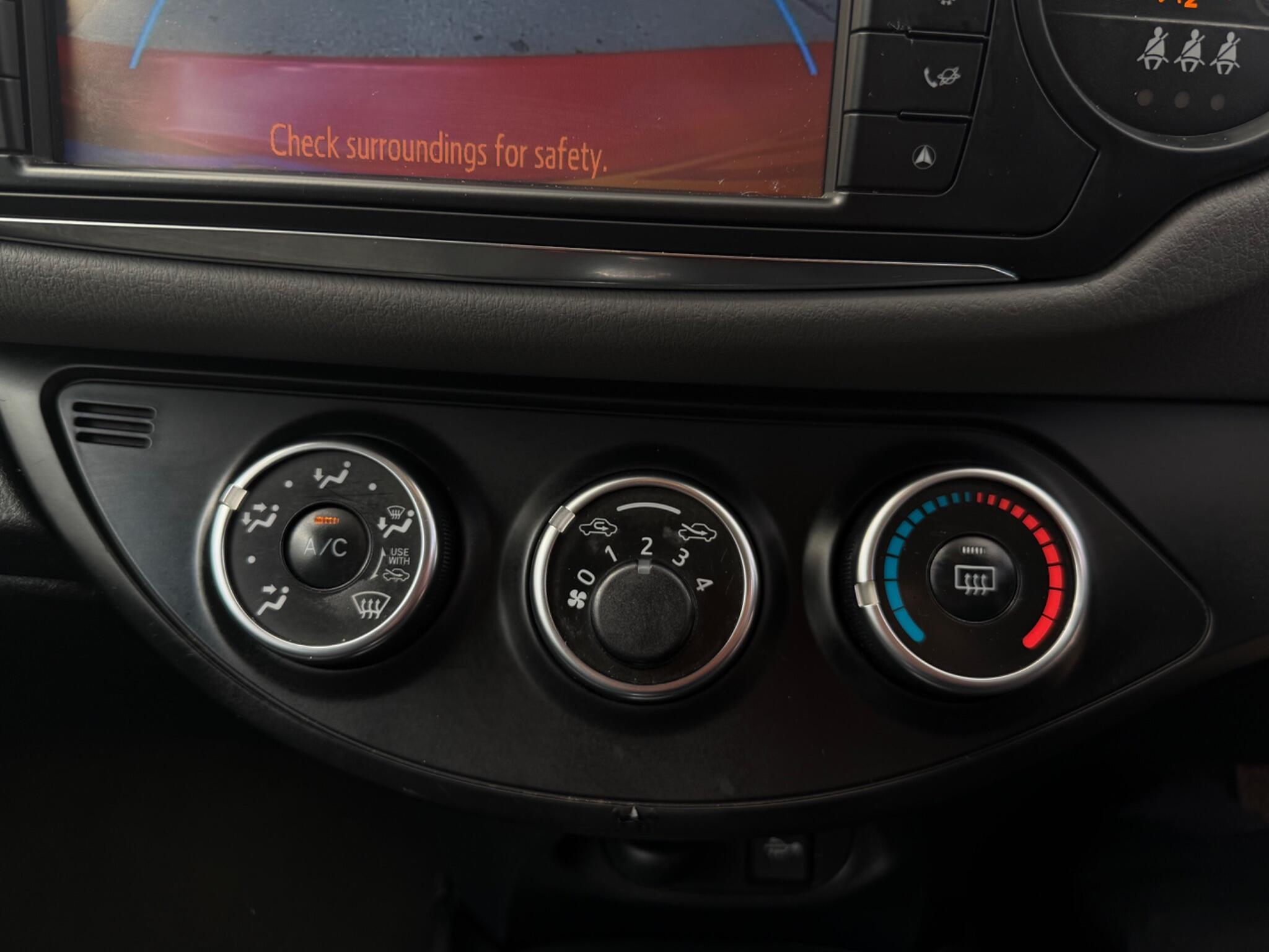 Toyota Yaris - Image 27