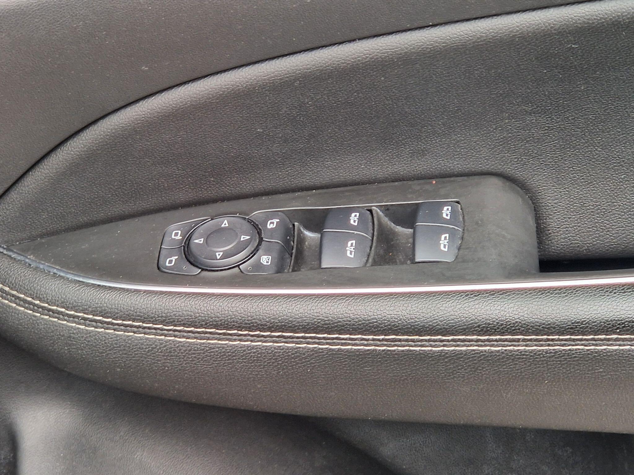 Vauxhall Insignia - Image 32