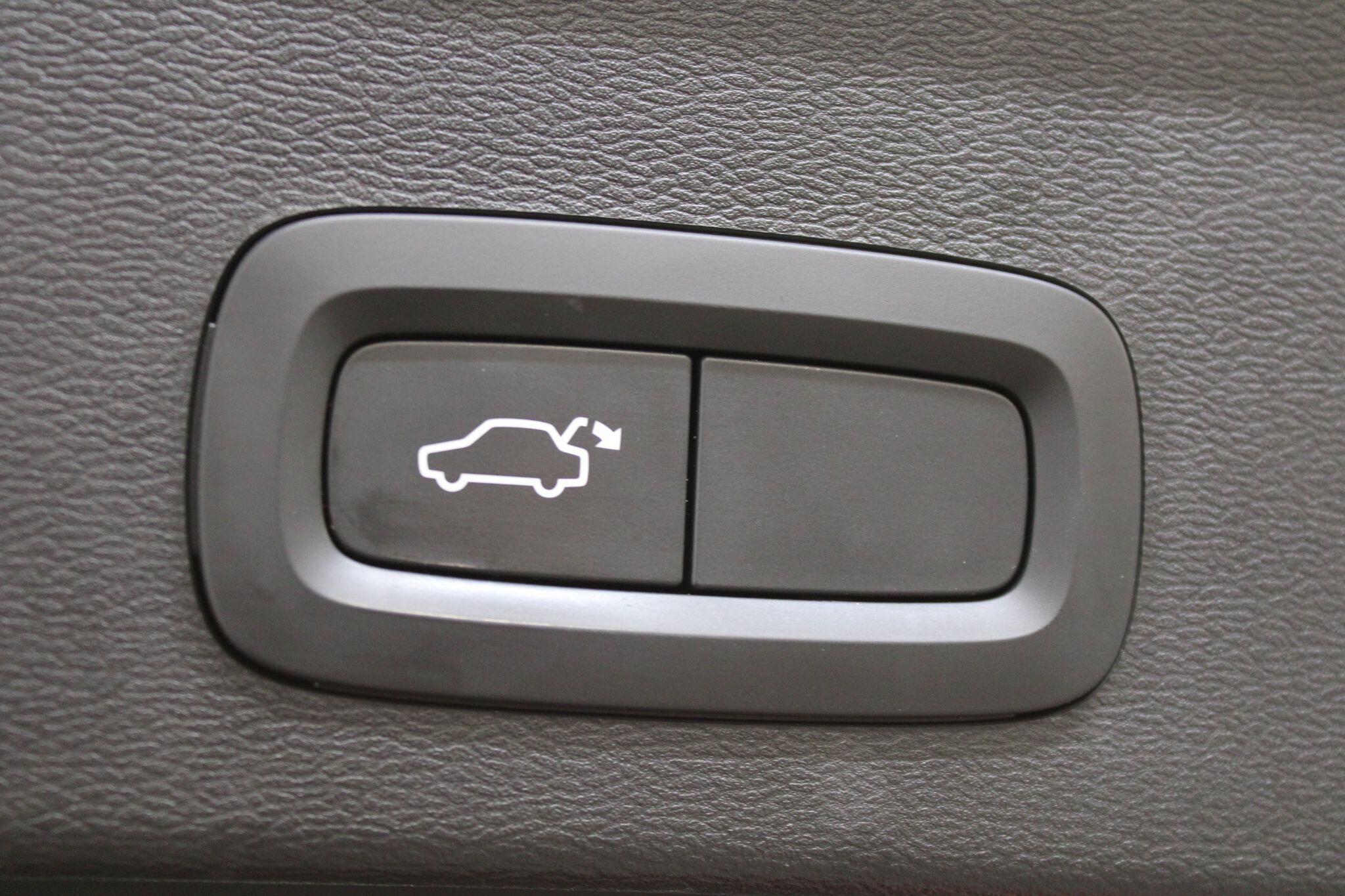 Volvo XC40 - Image 18