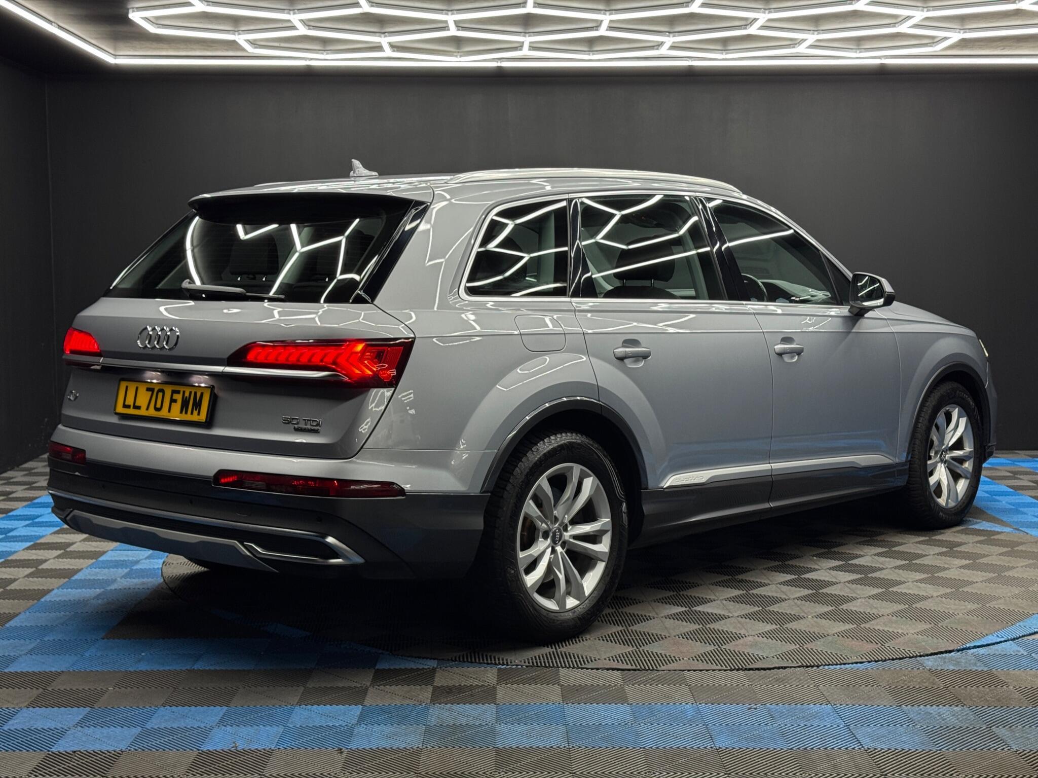 Audi Q7 - Image 5