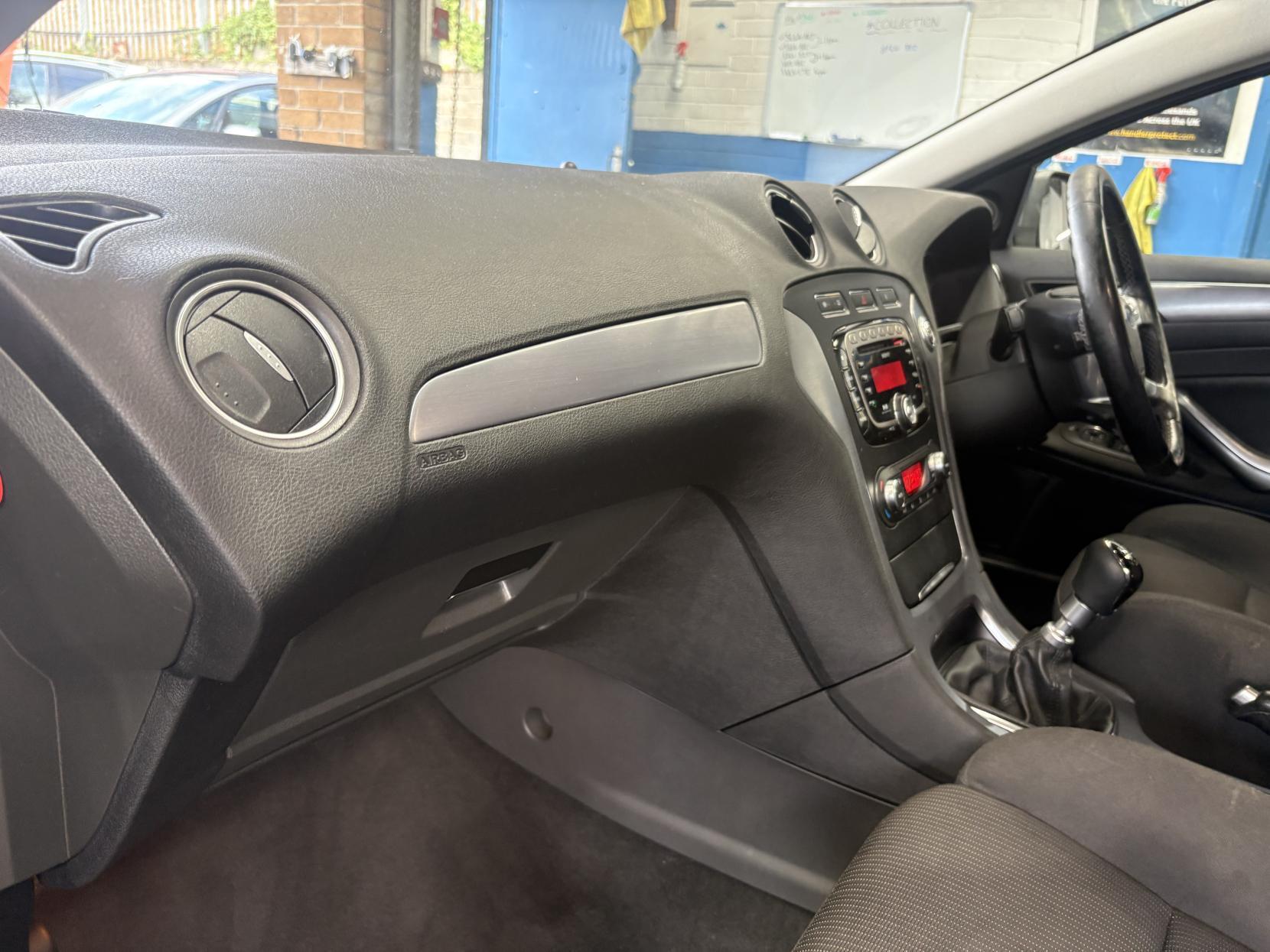 Ford Mondeo - Image 15