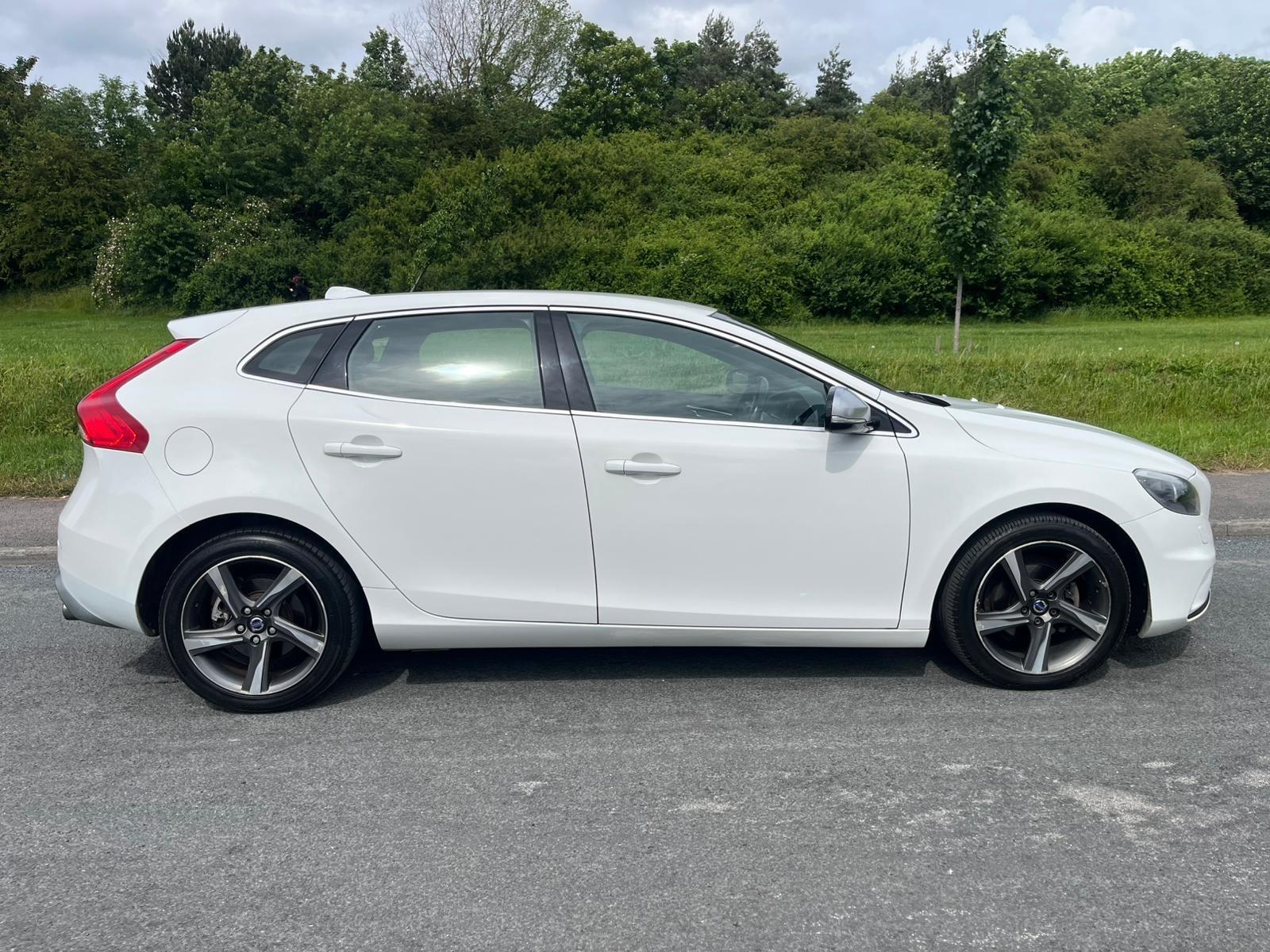 Volvo V40 - Image 2