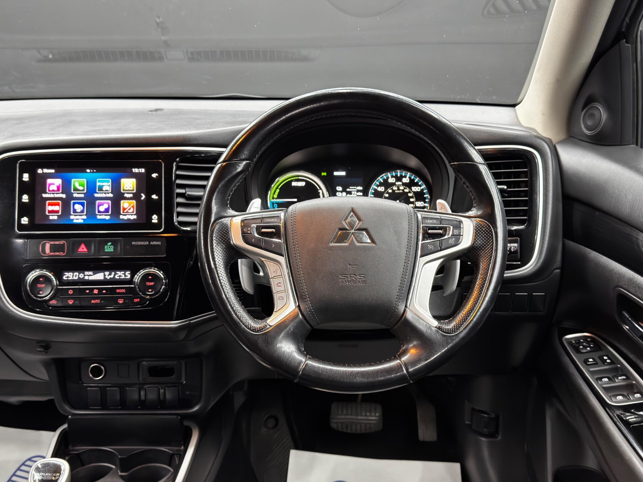 Mitsubishi Outlander - Image 18
