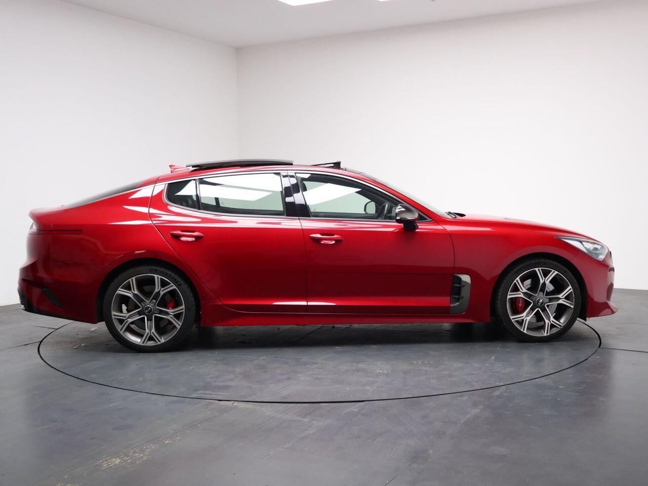 Kia Stinger - Image 14