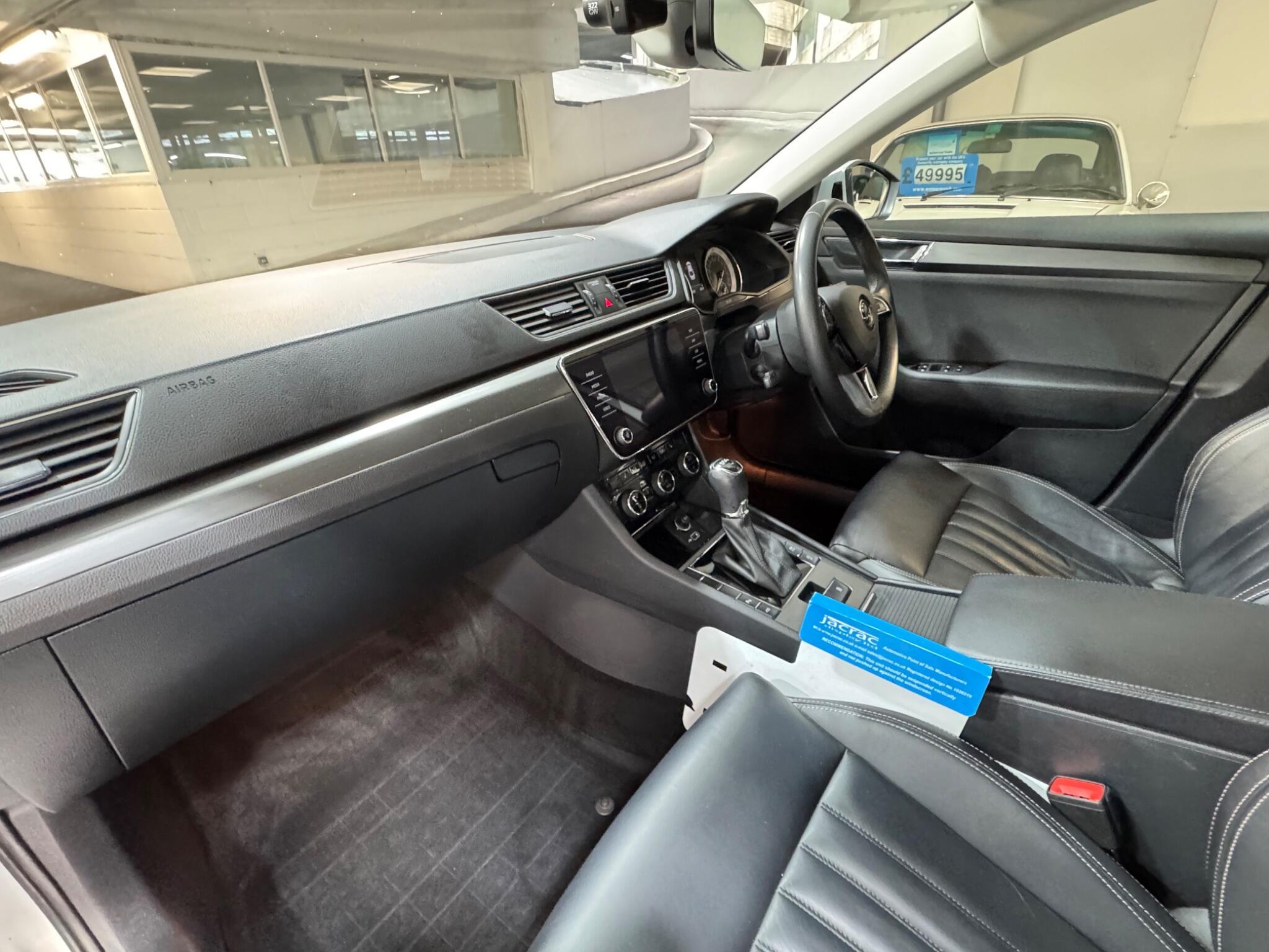 Skoda Superb - Image 11