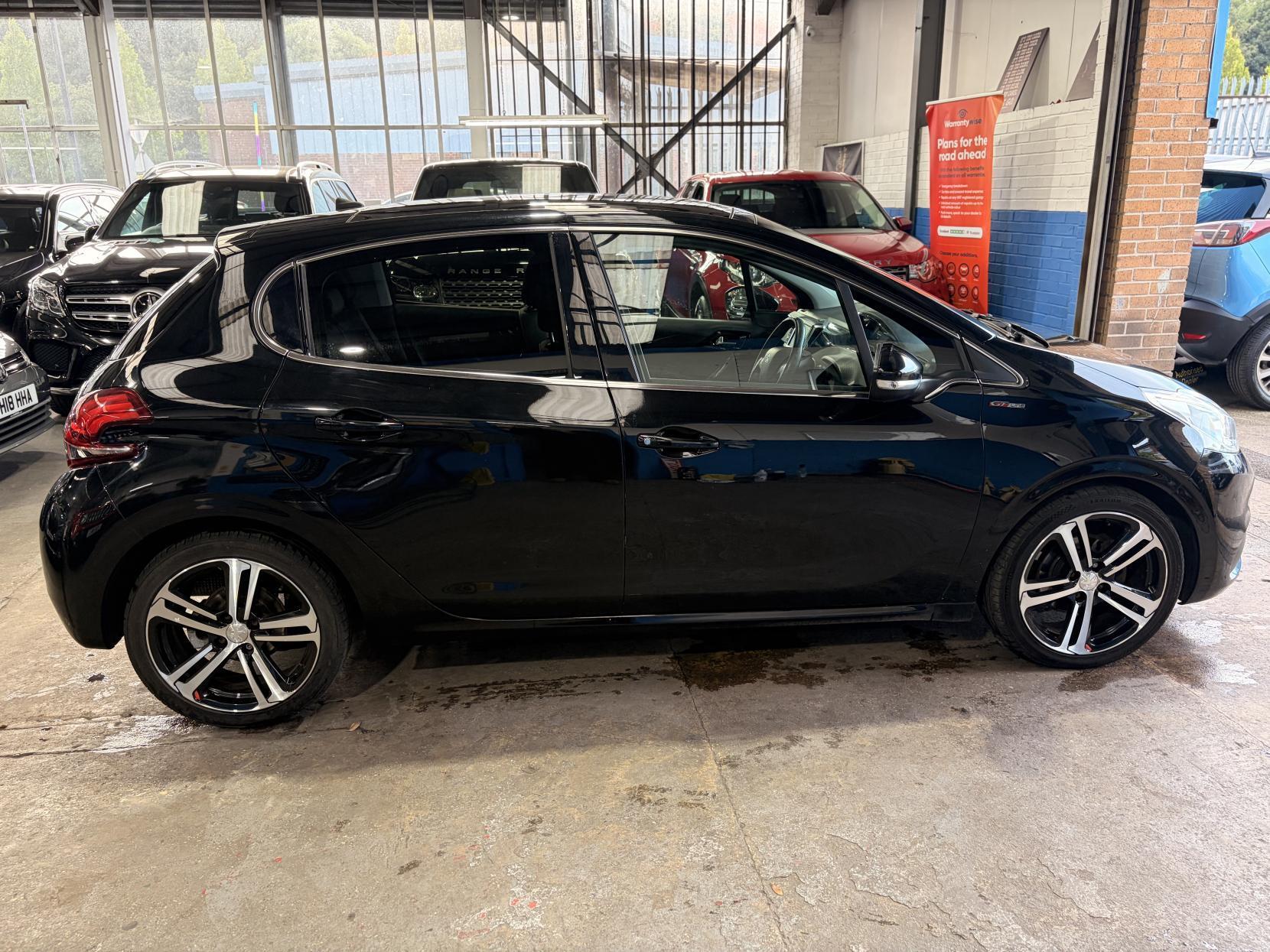 Peugeot 208 - Image 9
