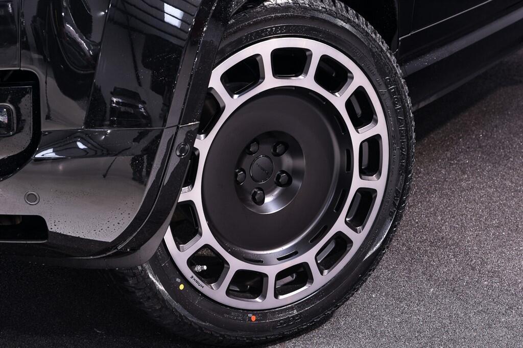 Land Rover Defender 110 - Image 8