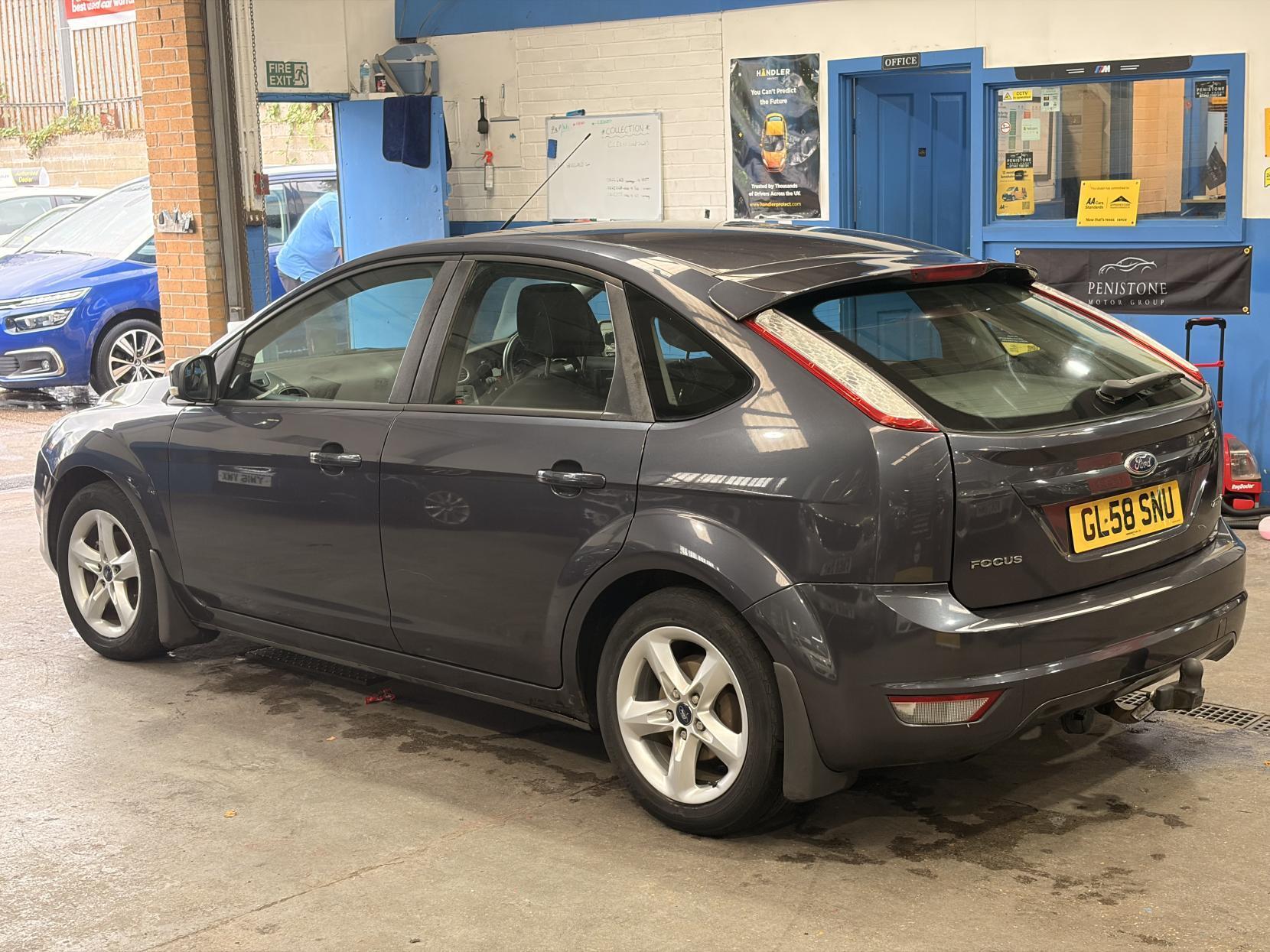 Ford Focus - Image 8