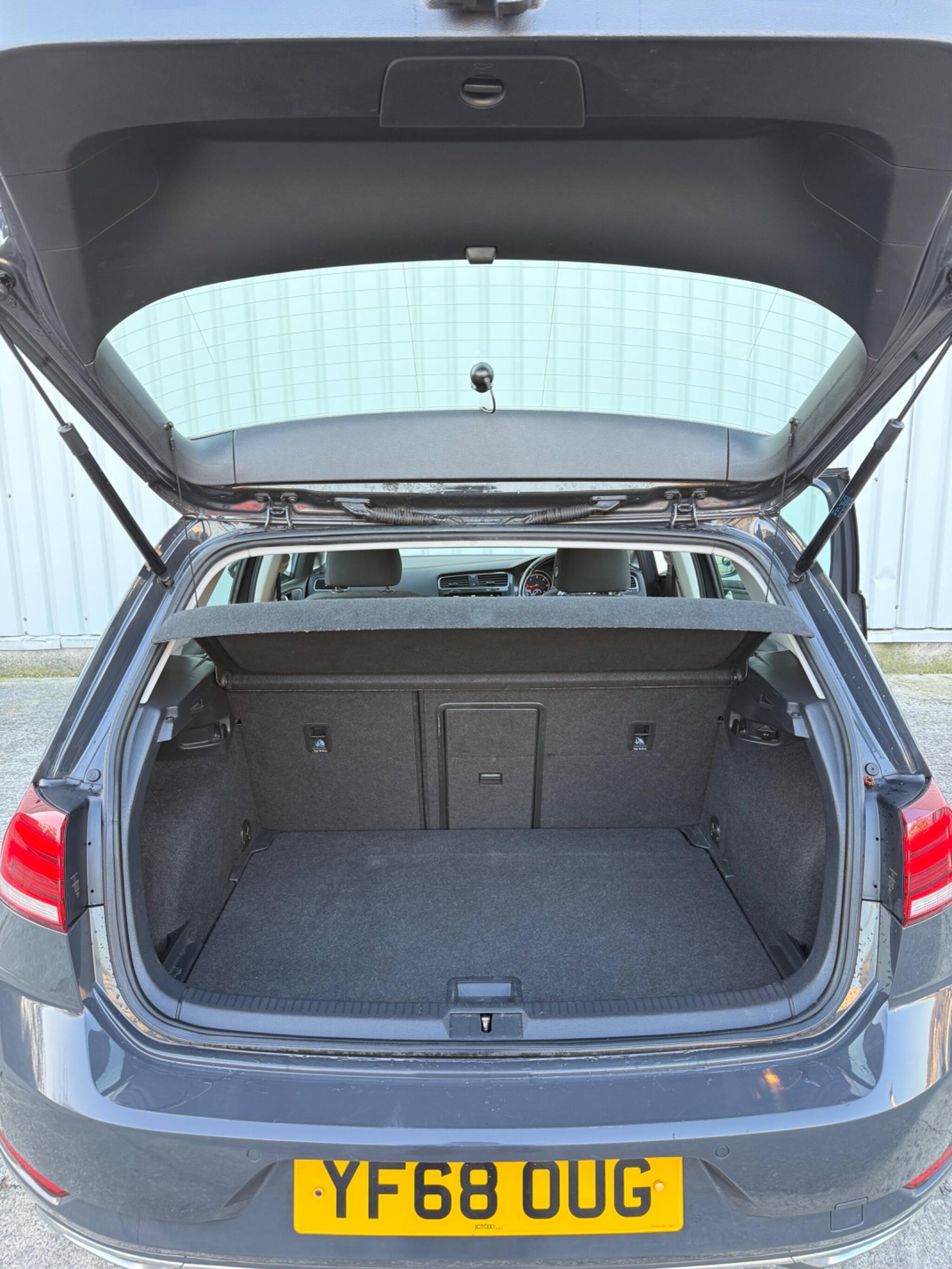 Volkswagen Golf - Image 17