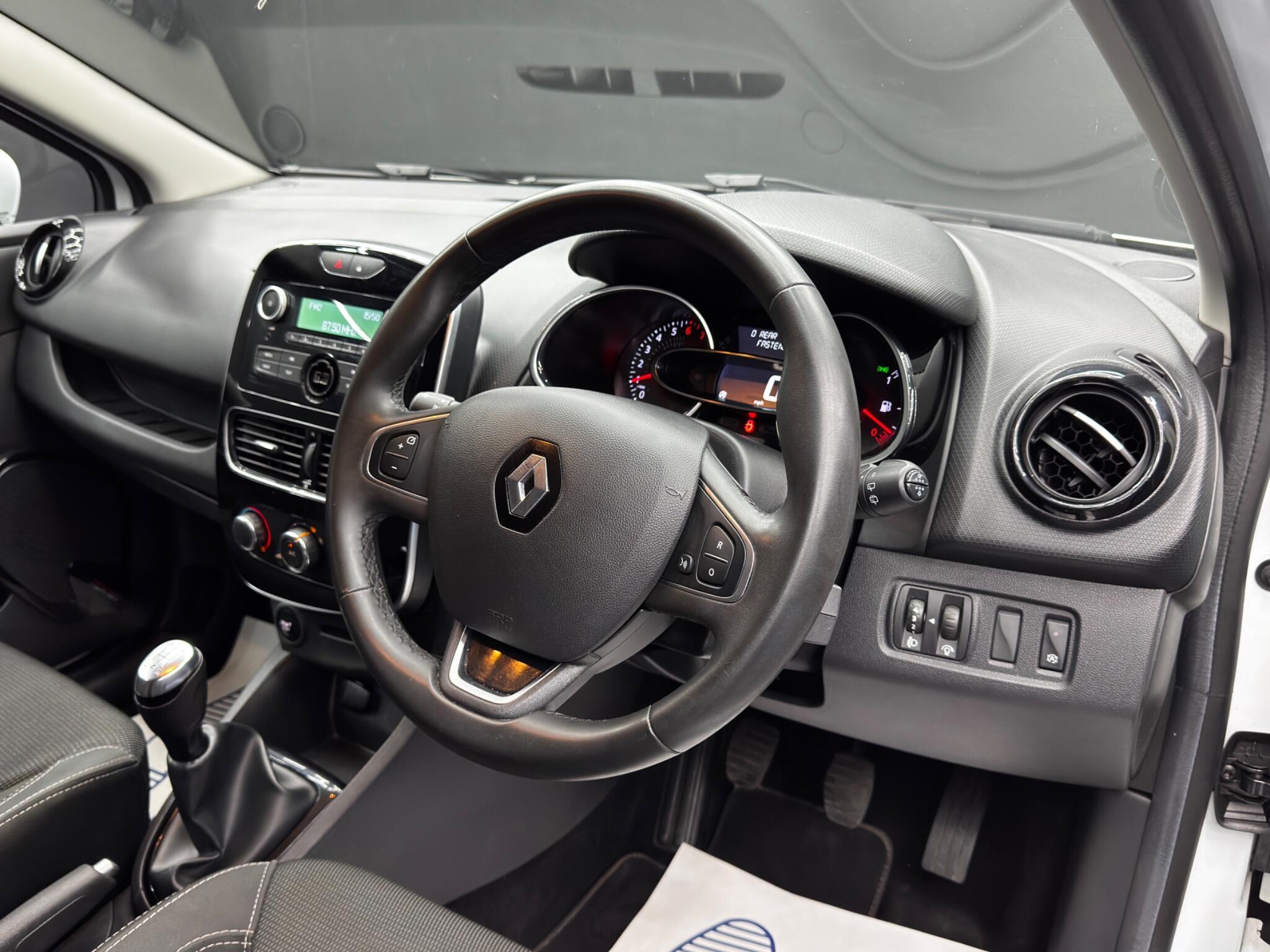 Renault Clio - Image 9