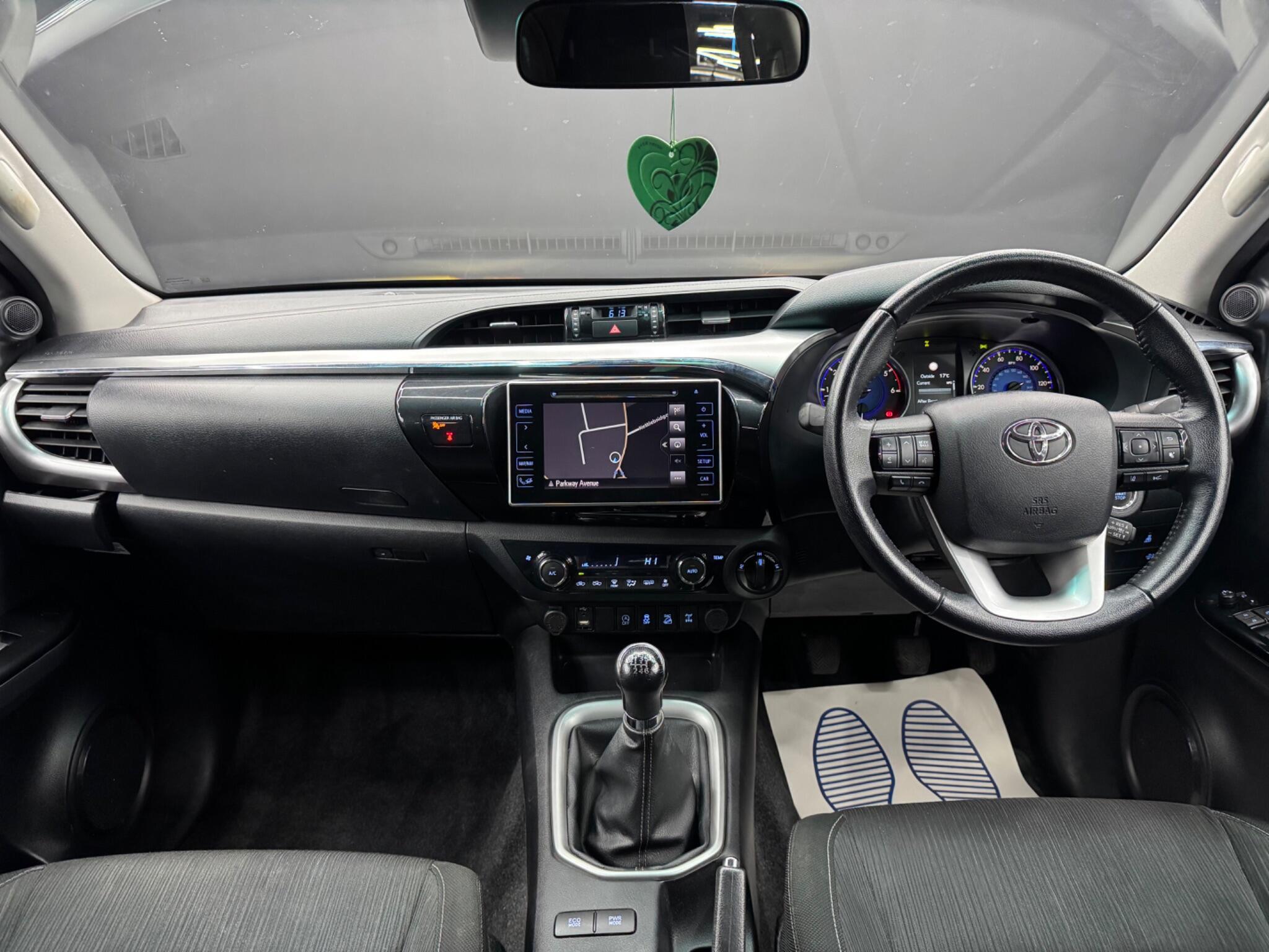 Toyota Hilux - Image 10