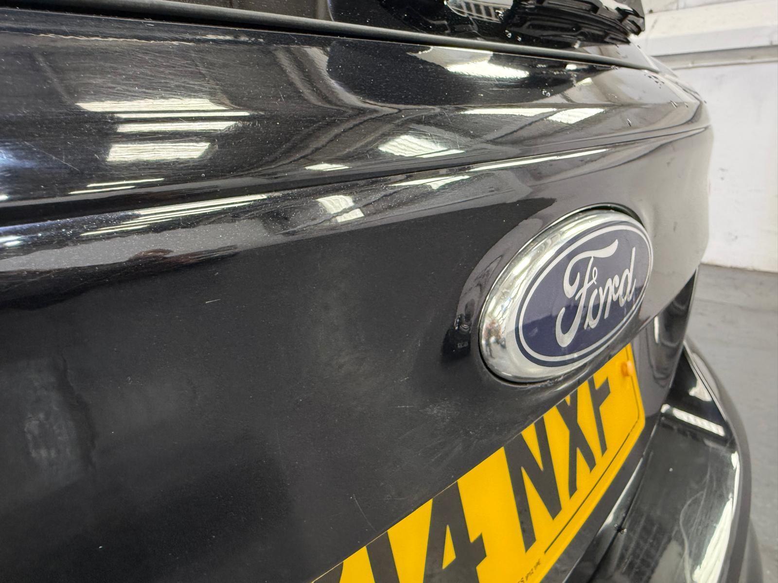 Ford Focus - Image 11