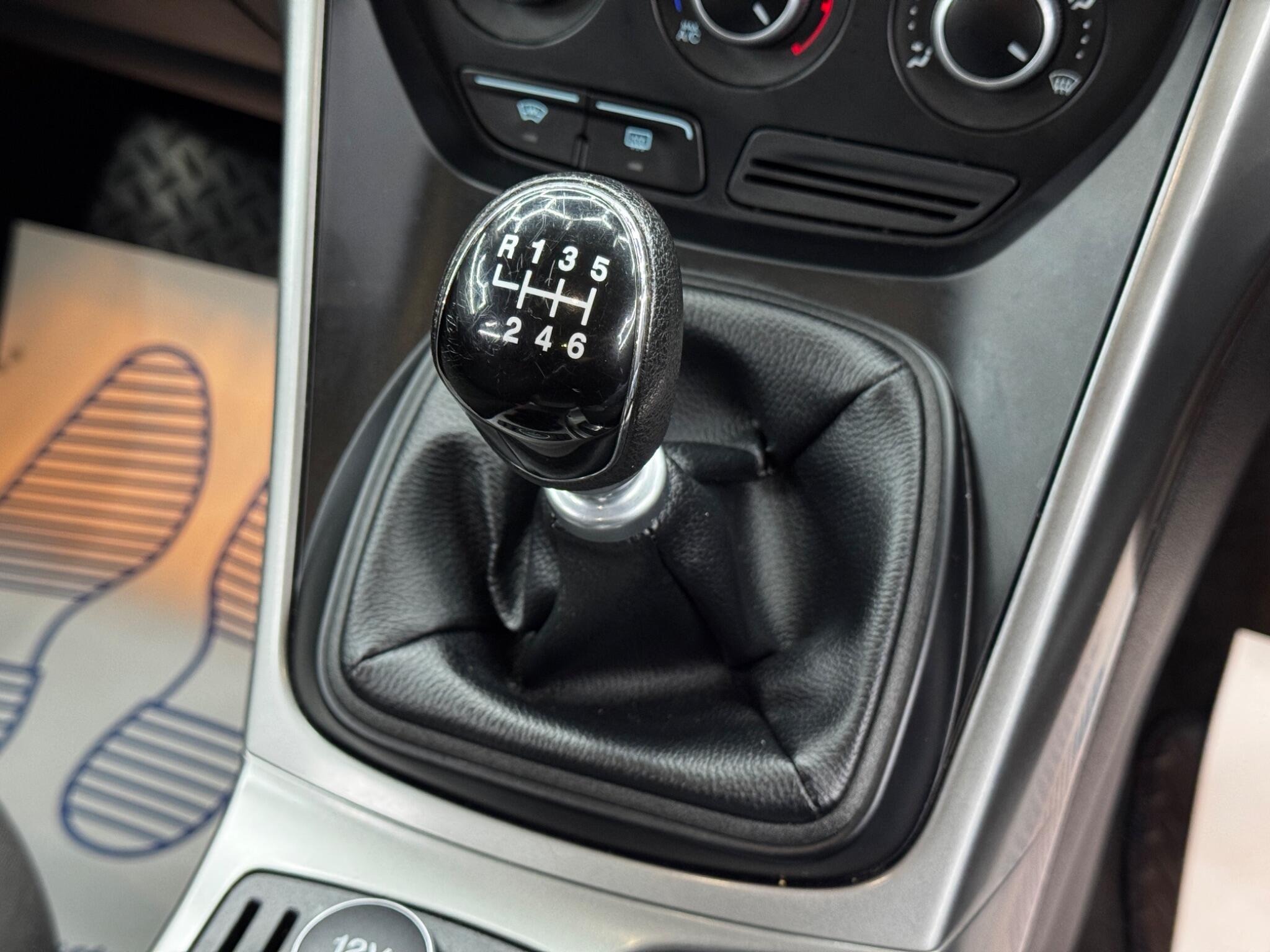 Ford Kuga - Image 24