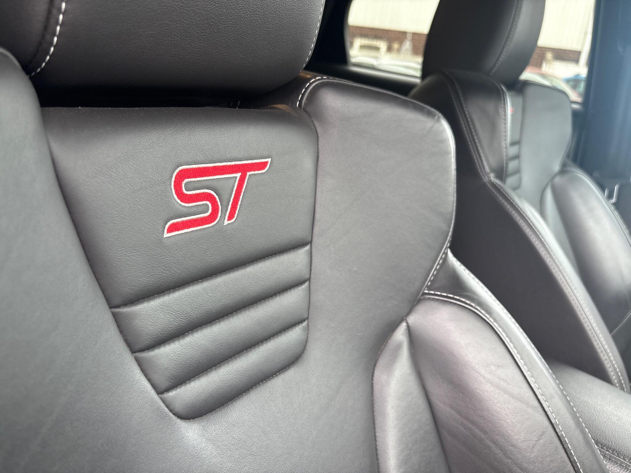 Ford Focus - Image 26