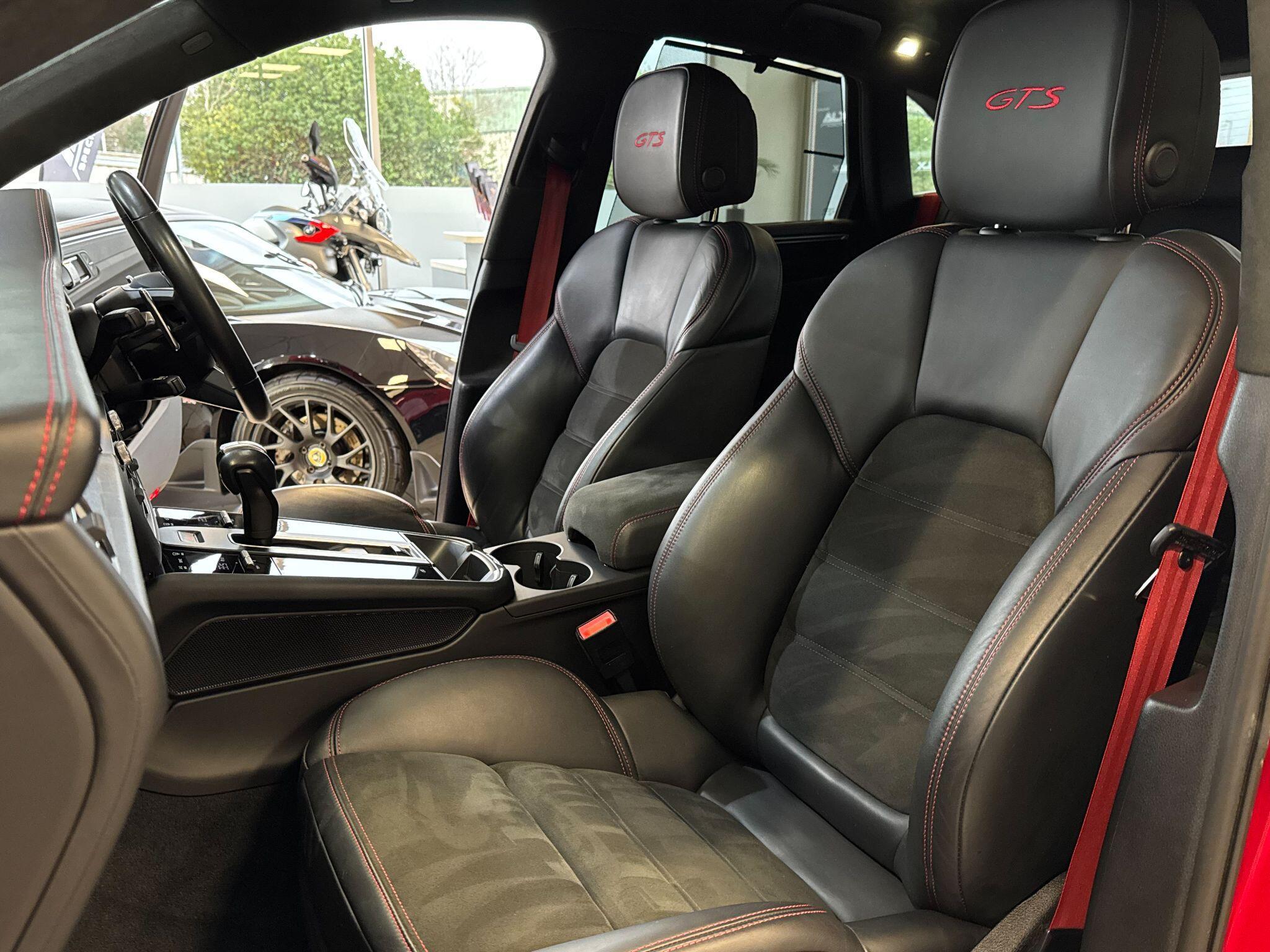 Porsche Macan - Image 25