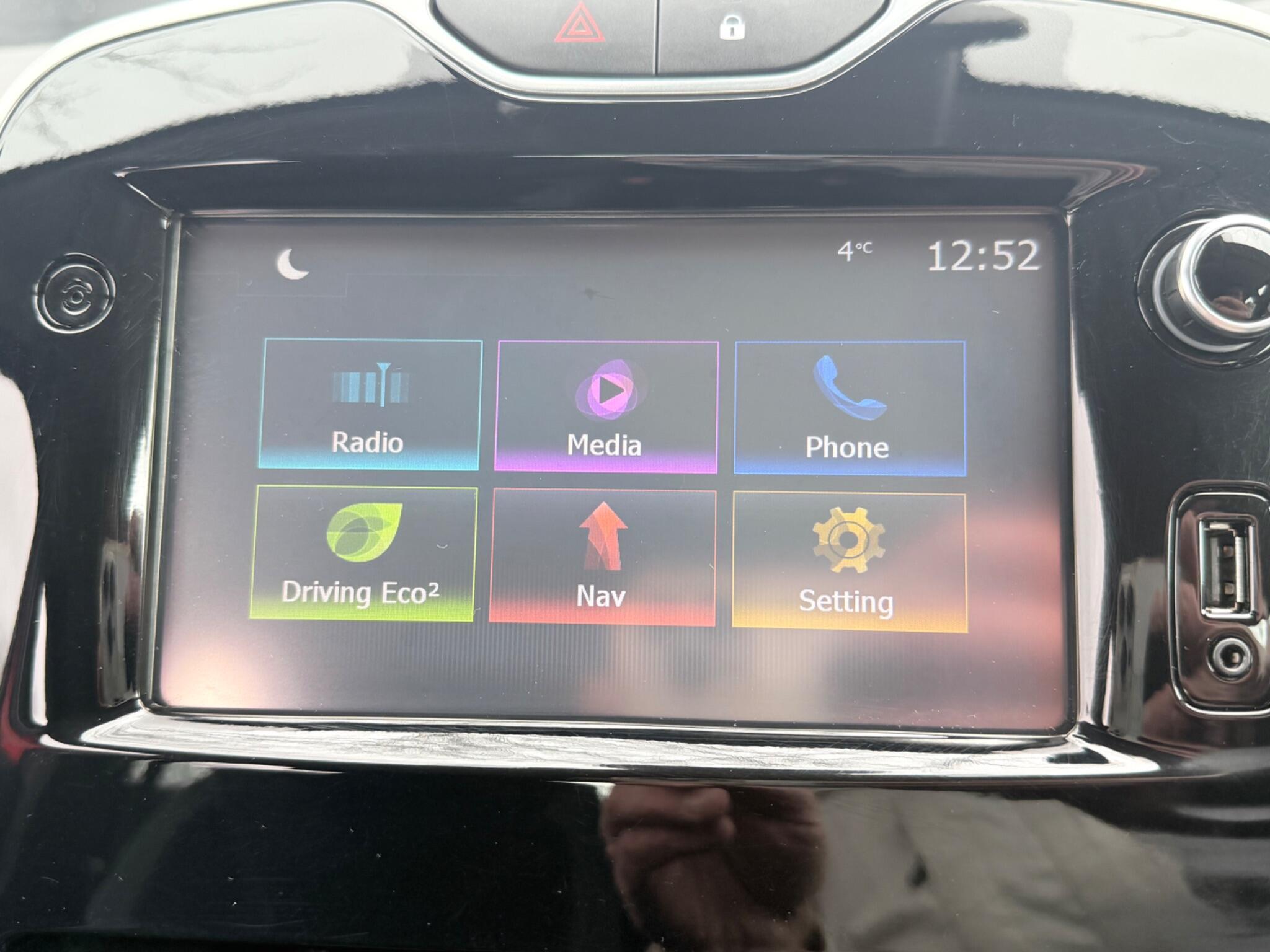 Renault Clio - Image 48