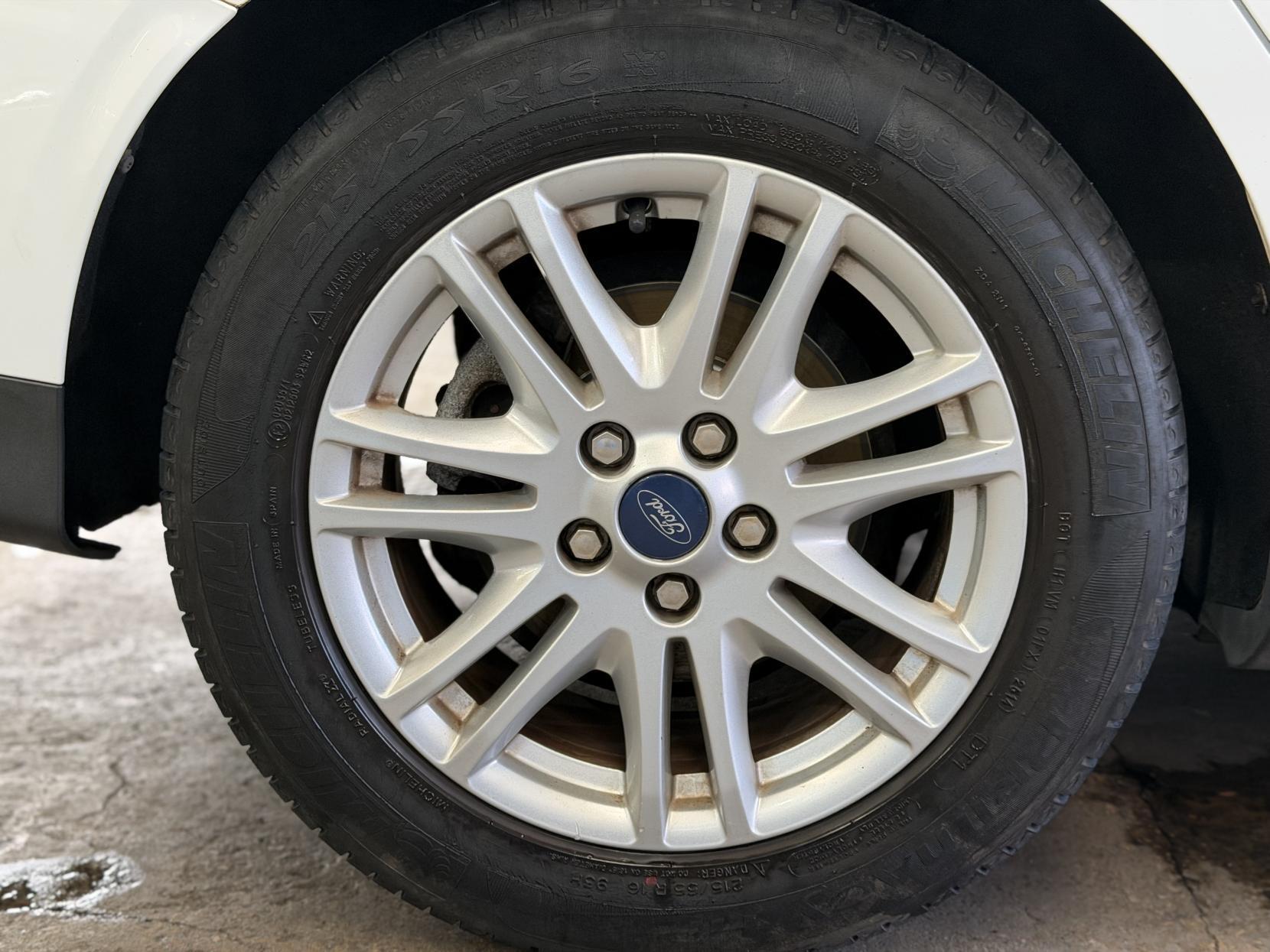 Ford Focus - Image 17