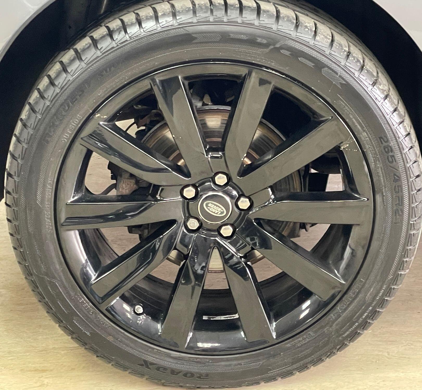 Land Rover Range Rover Velar - Image 17