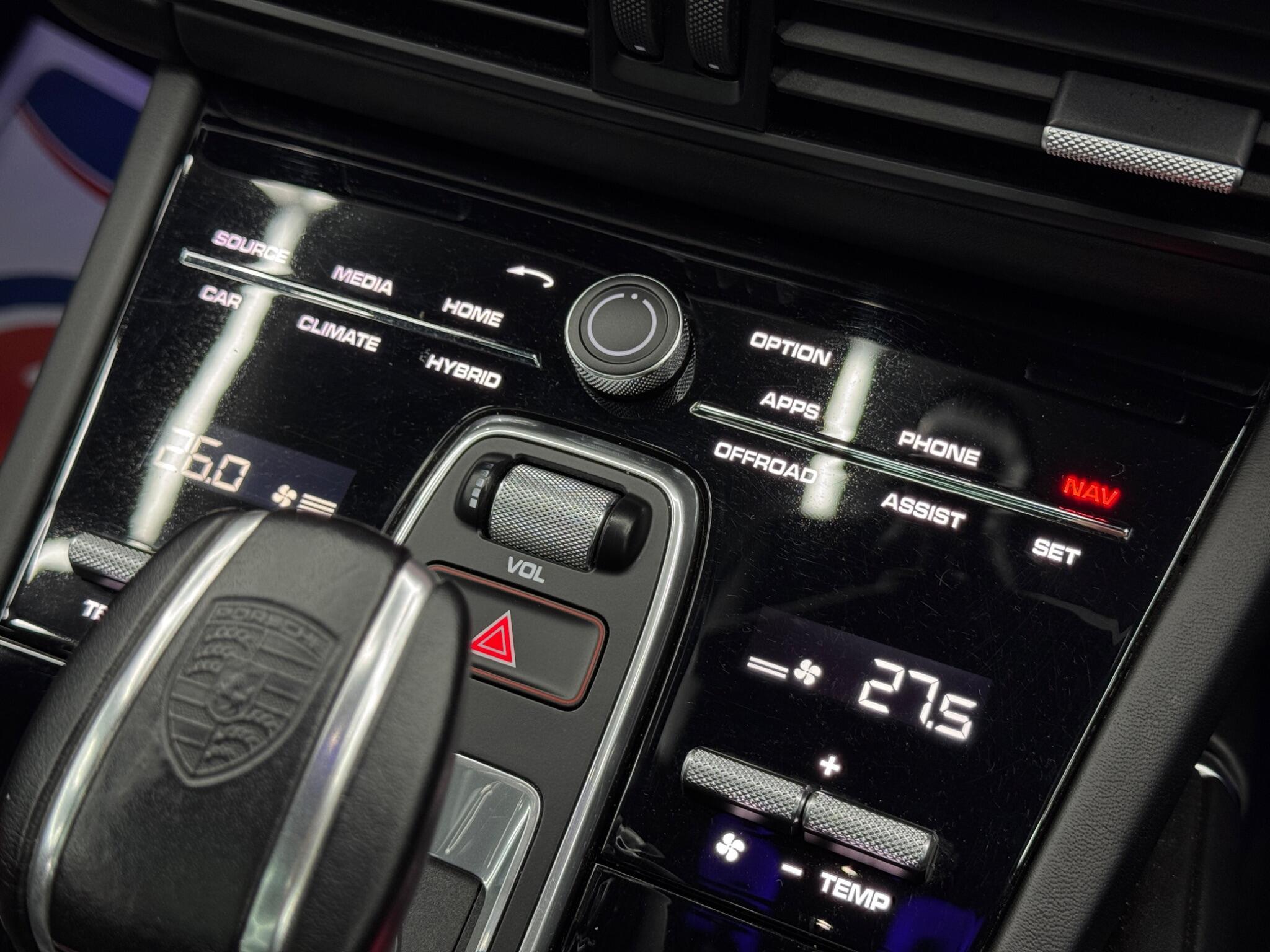 Porsche Cayenne - Image 29