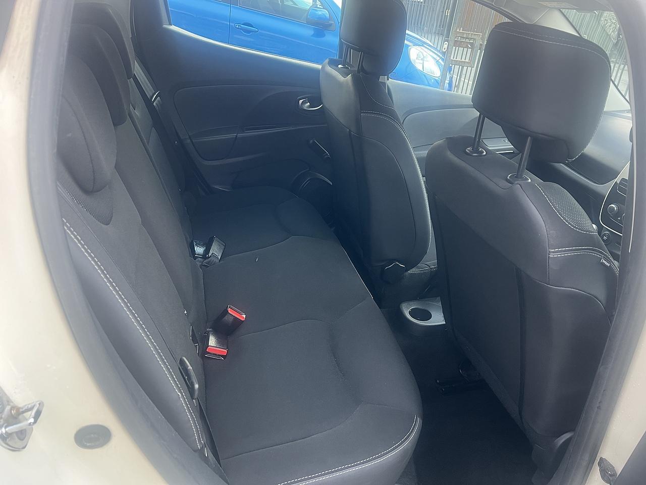 Renault Clio - Image 17