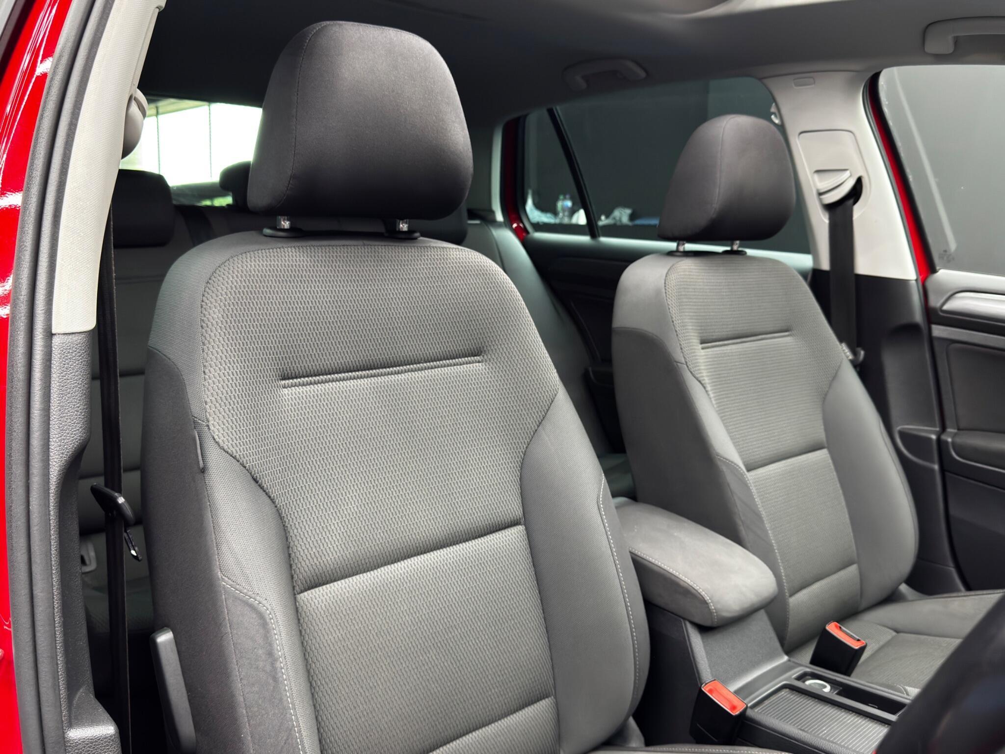 Volkswagen Golf - Image 12