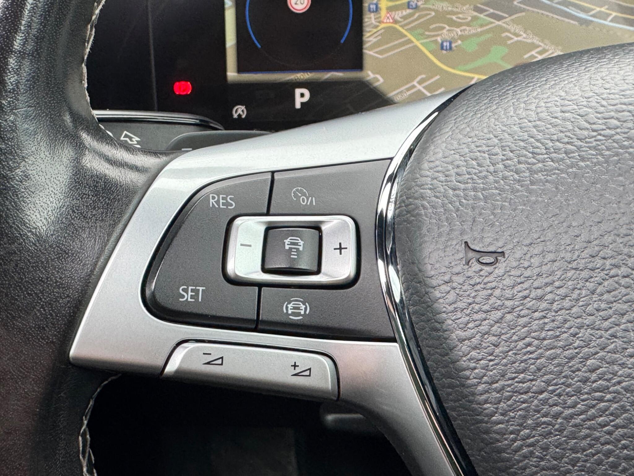 Volkswagen Touareg - Image 35