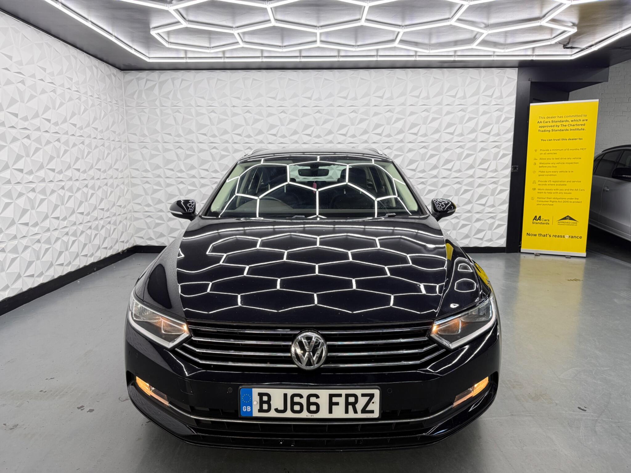 Volkswagen Passat - Image 5