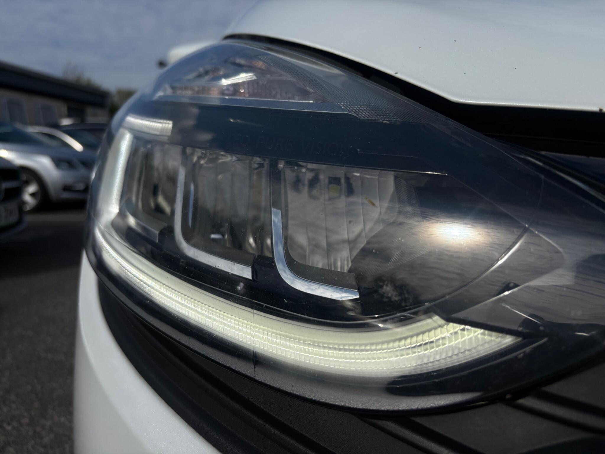 Renault Clio - Image 27