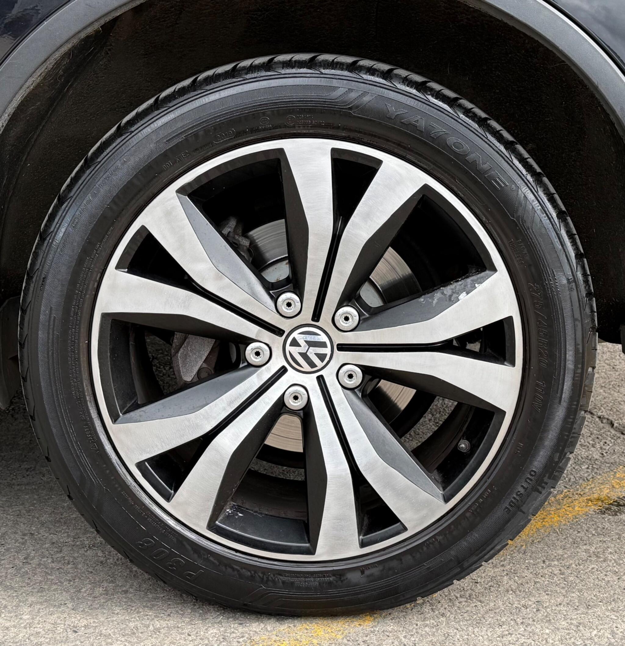 Volkswagen Touareg - Image 18