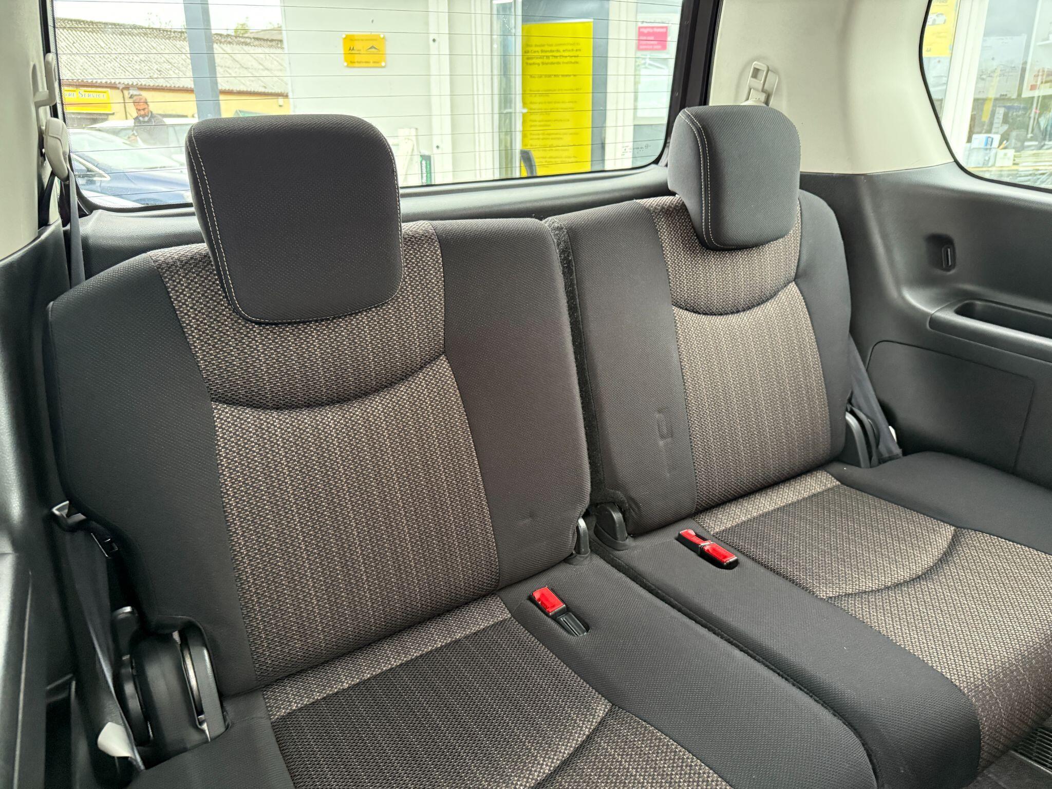 Nissan Serena - Image 34