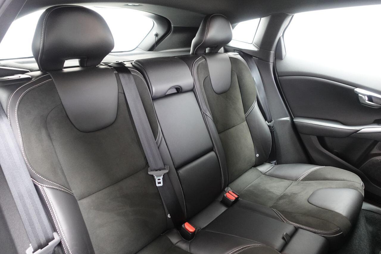 Volvo V40 - Image 18