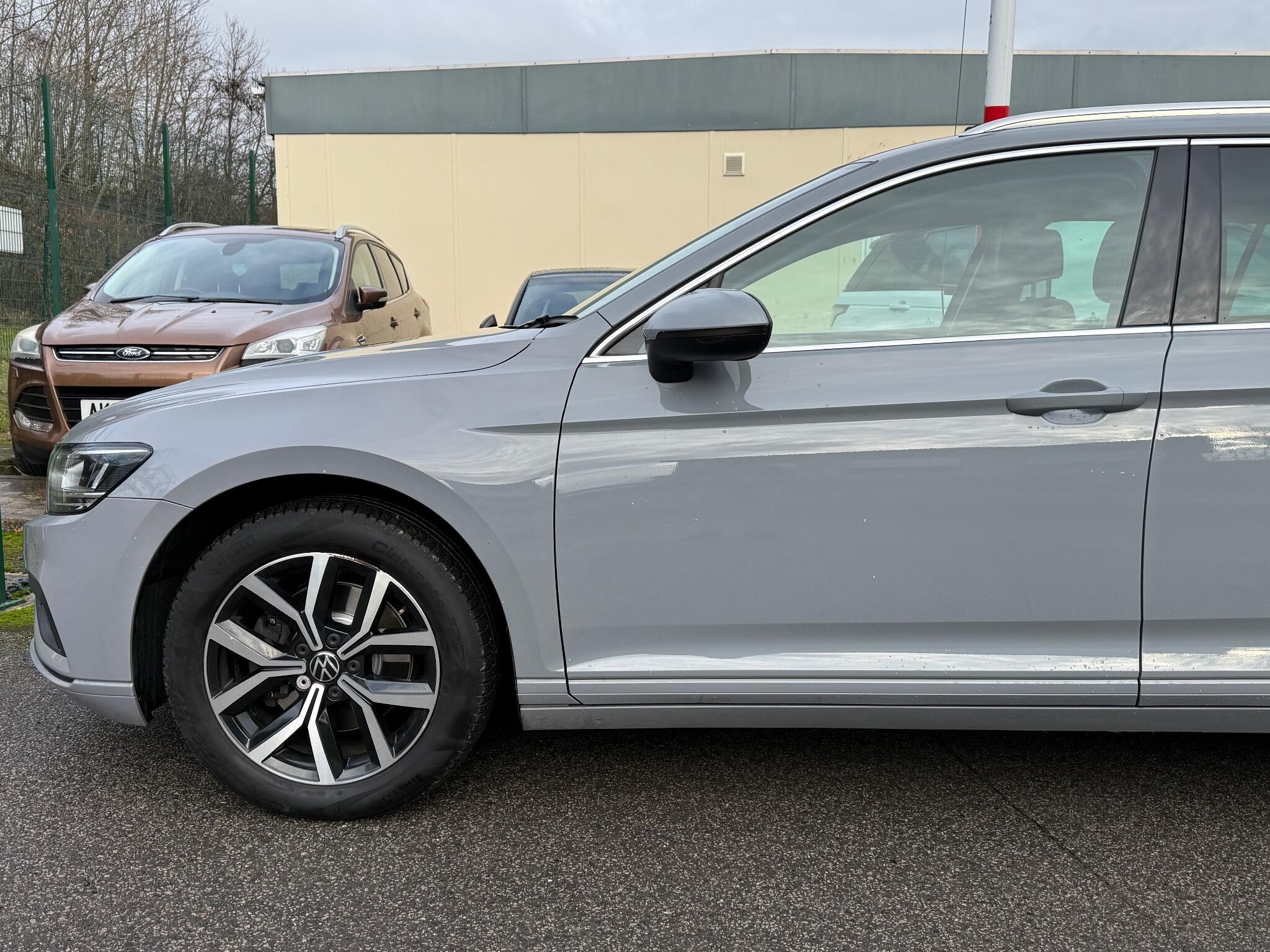 Volkswagen Passat - Image 10
