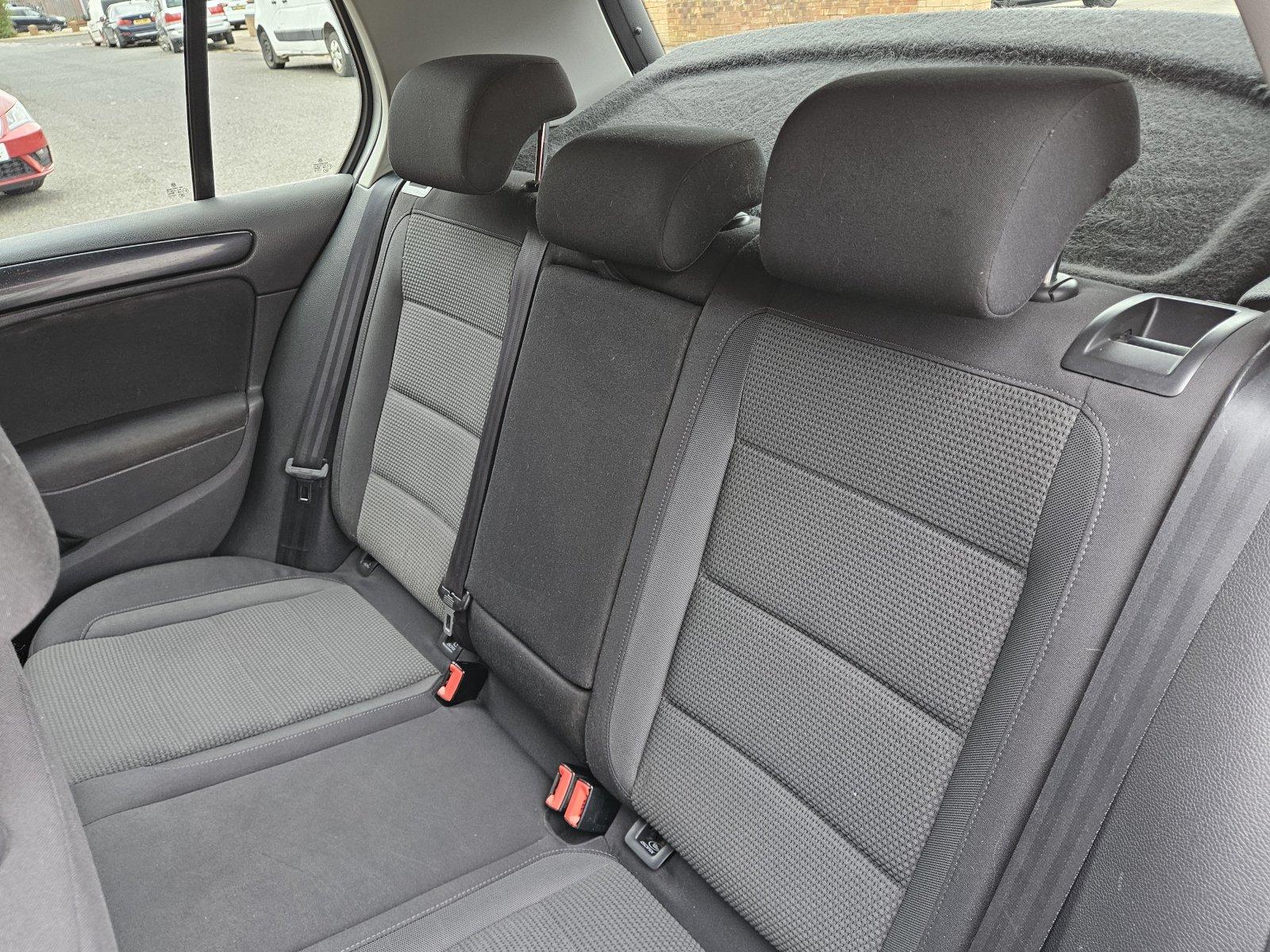 Volkswagen Golf - Image 18