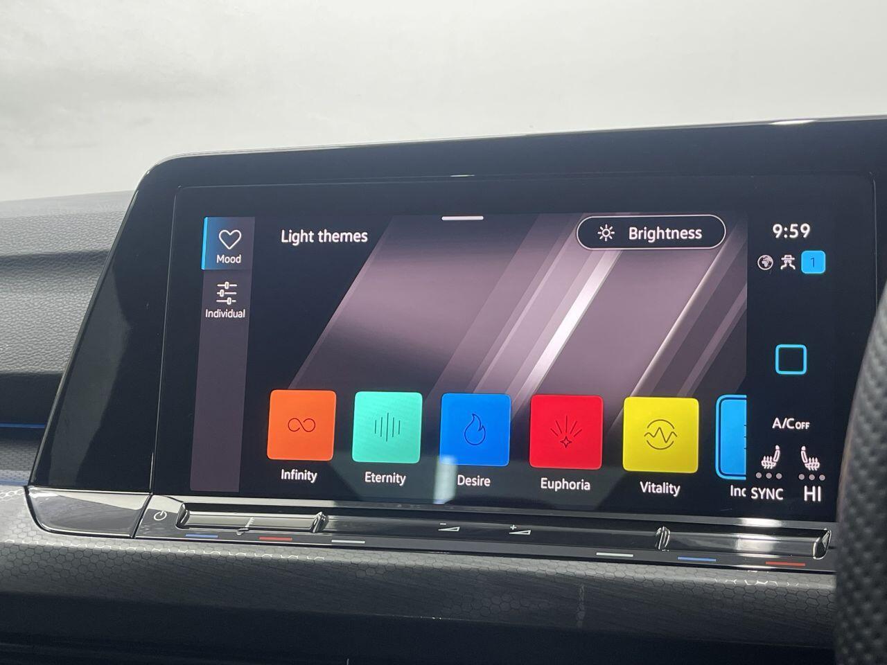 Volkswagen Golf - Image 46