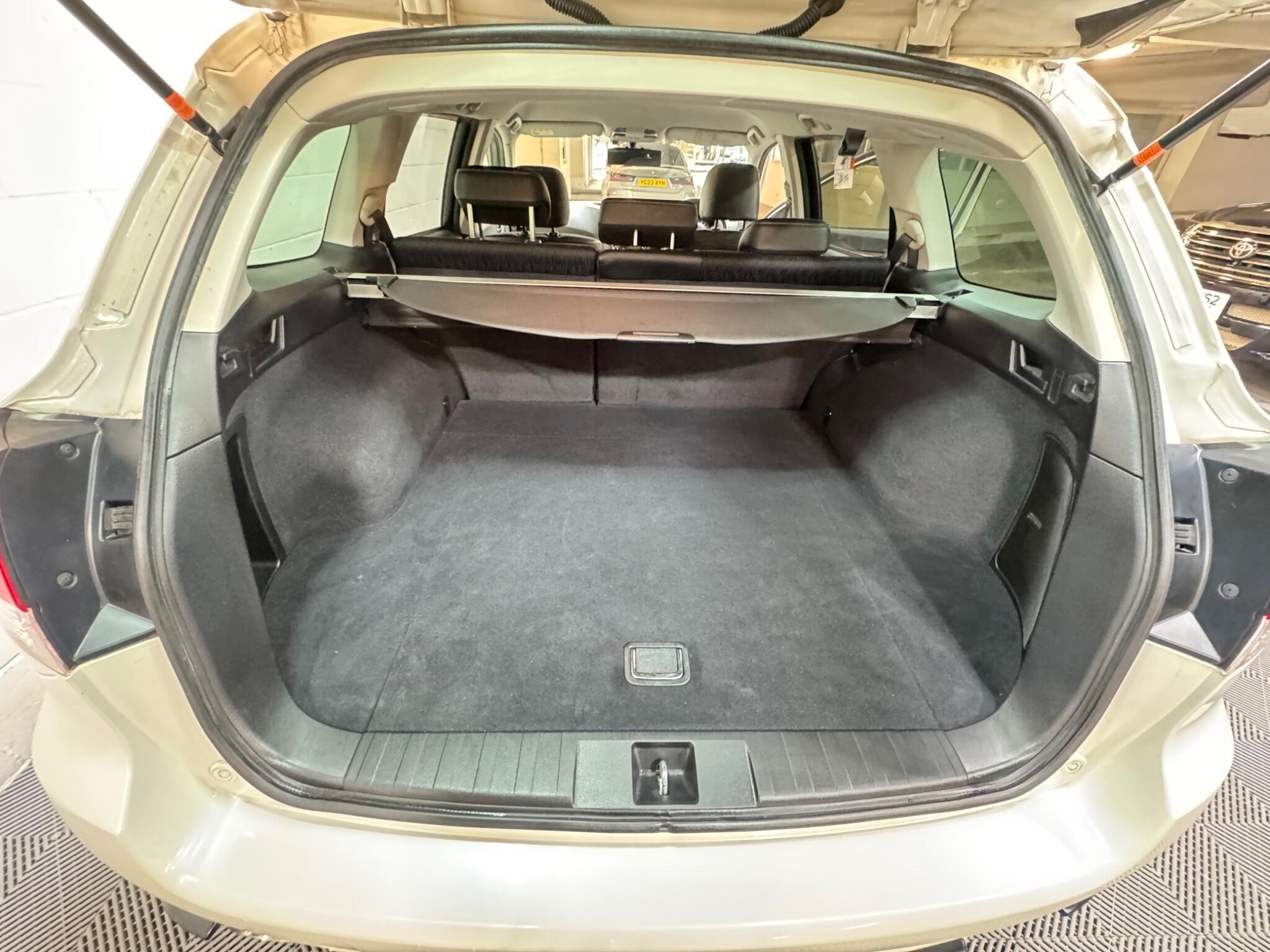 Subaru Legacy - Image 13
