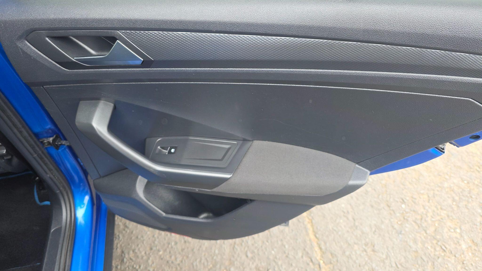 Volkswagen T-Roc - Image 36